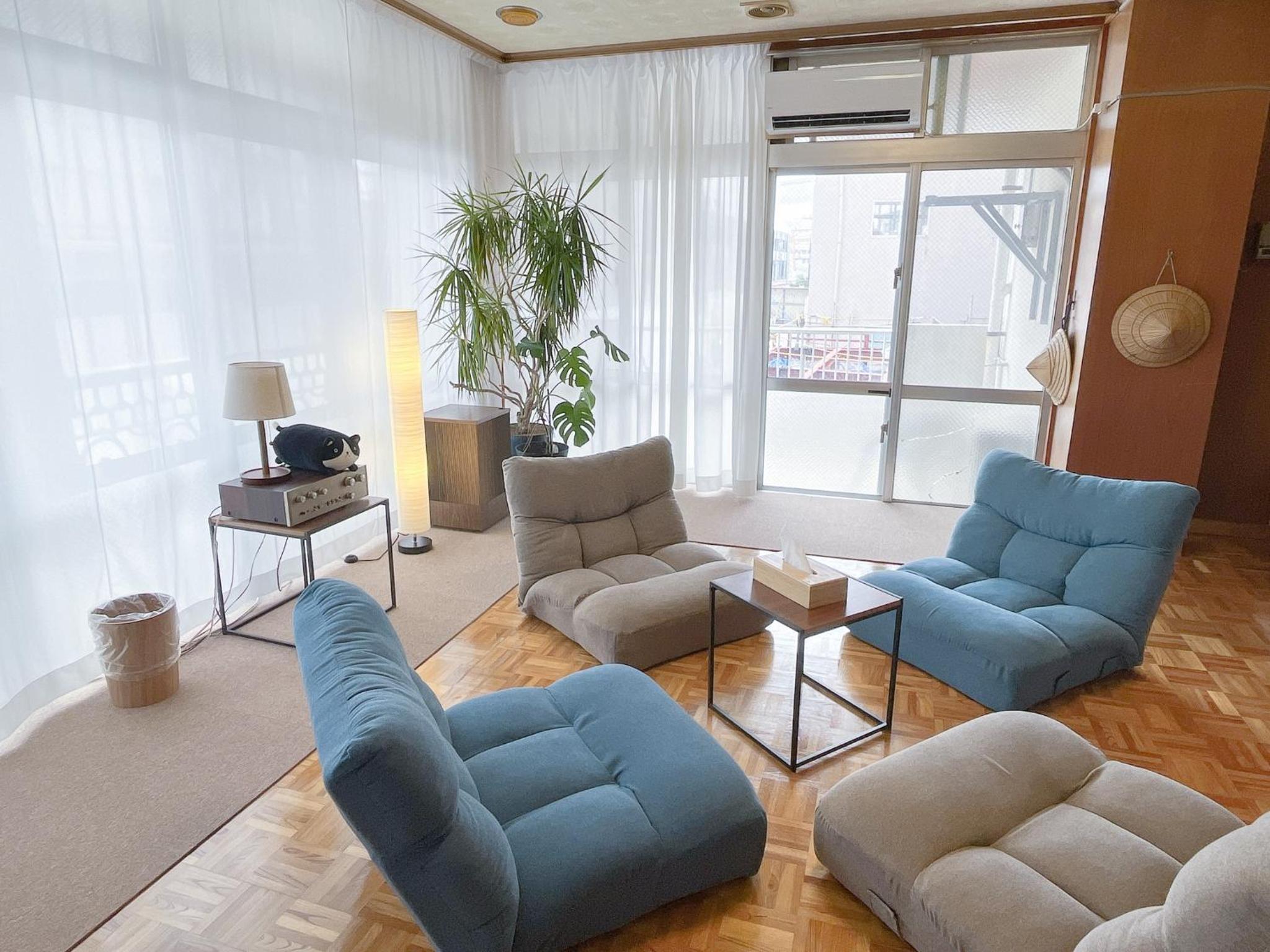 Family Room with Private Bathroom - Photo 3