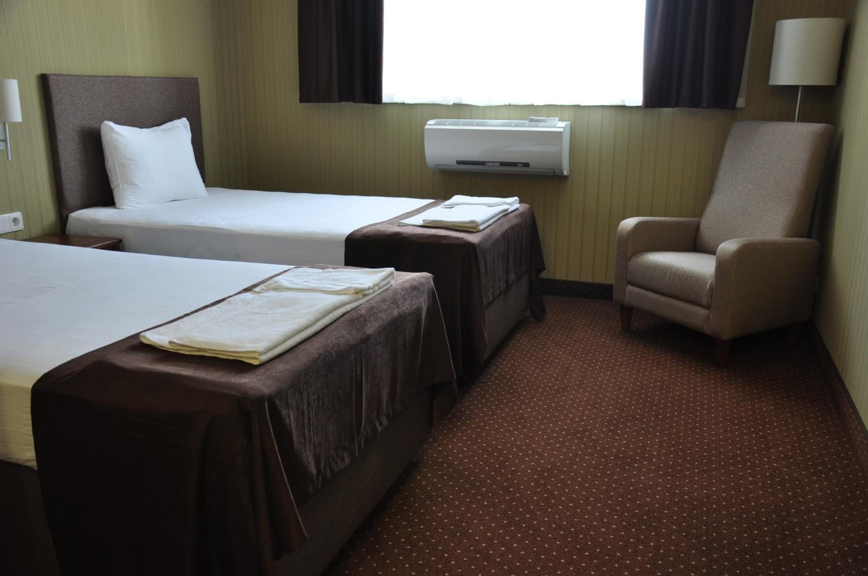 Standard Twin Room photo 2