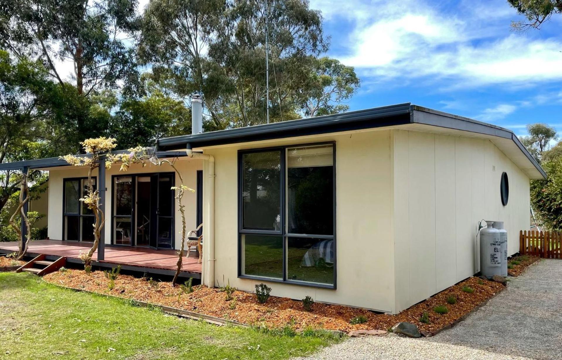 Three-Bedroom House photo 3