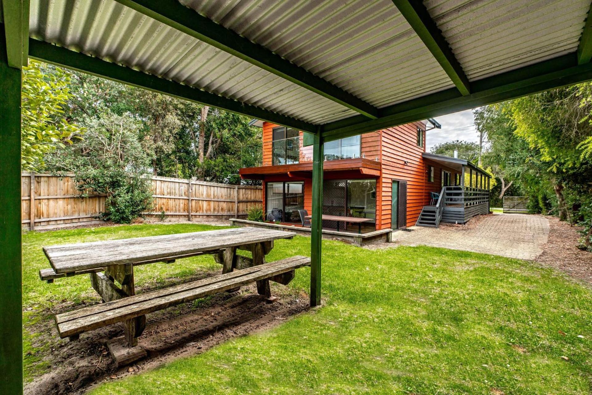 Three-Bedroom House photo 3