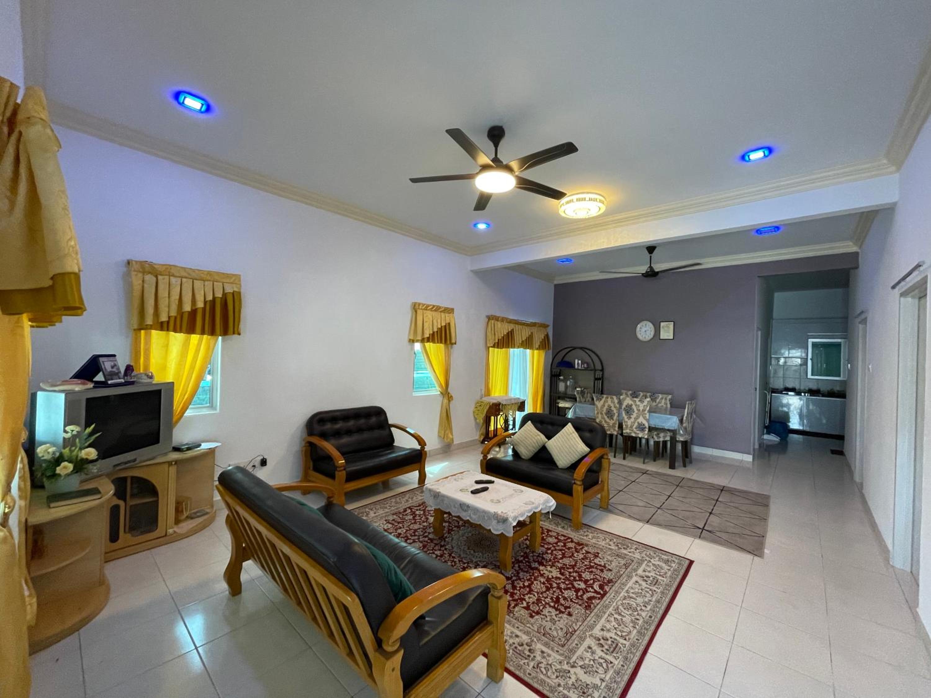 Three-Bedroom House photo 1