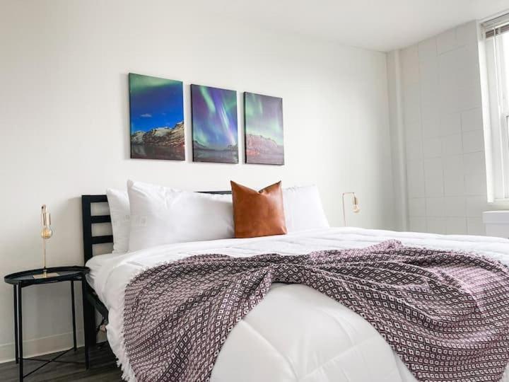 Deluxe King Suite - Photo 15