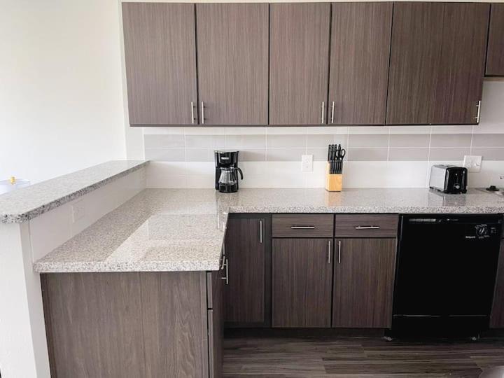 Deluxe King Suite - Photo 10