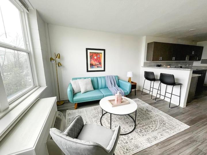 Deluxe King Suite - Photo 5
