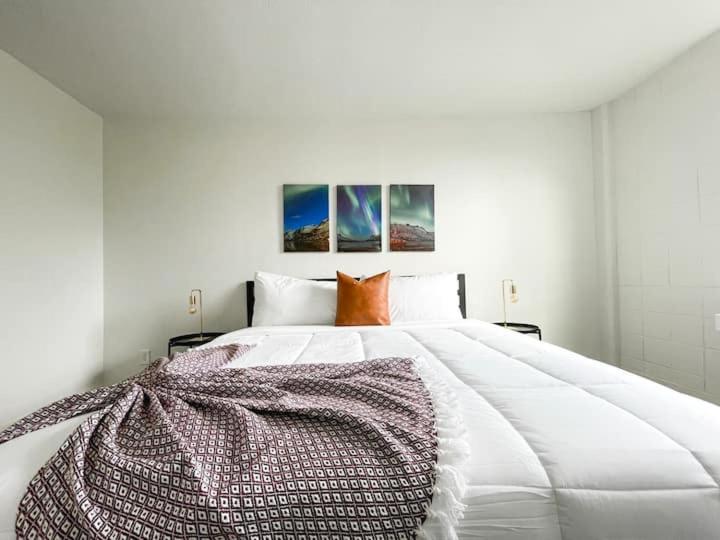 Deluxe King Suite - Photo 6