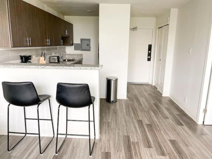 Deluxe King Suite - Photo 17