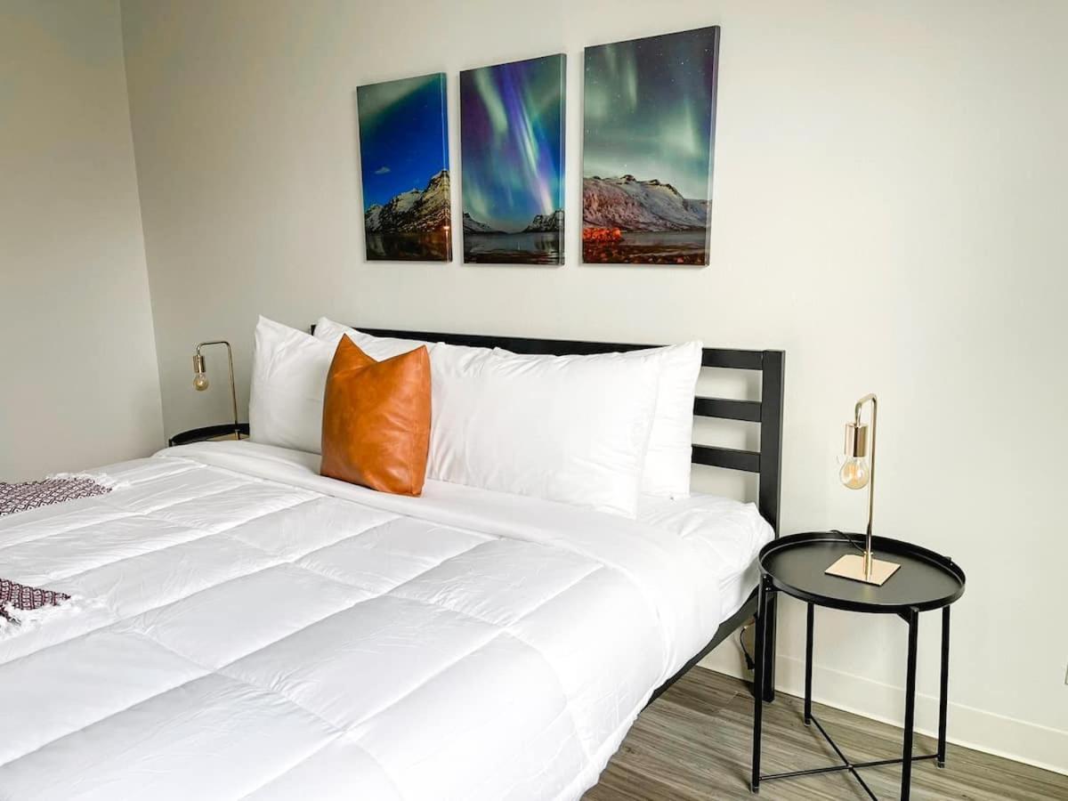 Deluxe King Suite - Photo 9