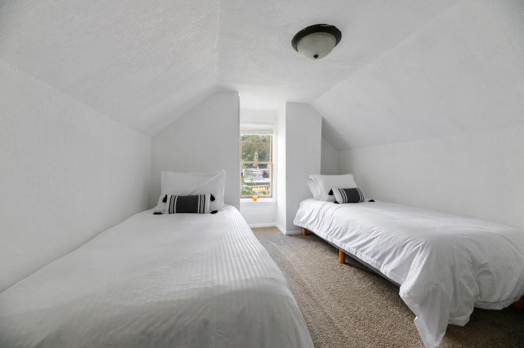 Three-Bedroom House photo 1
