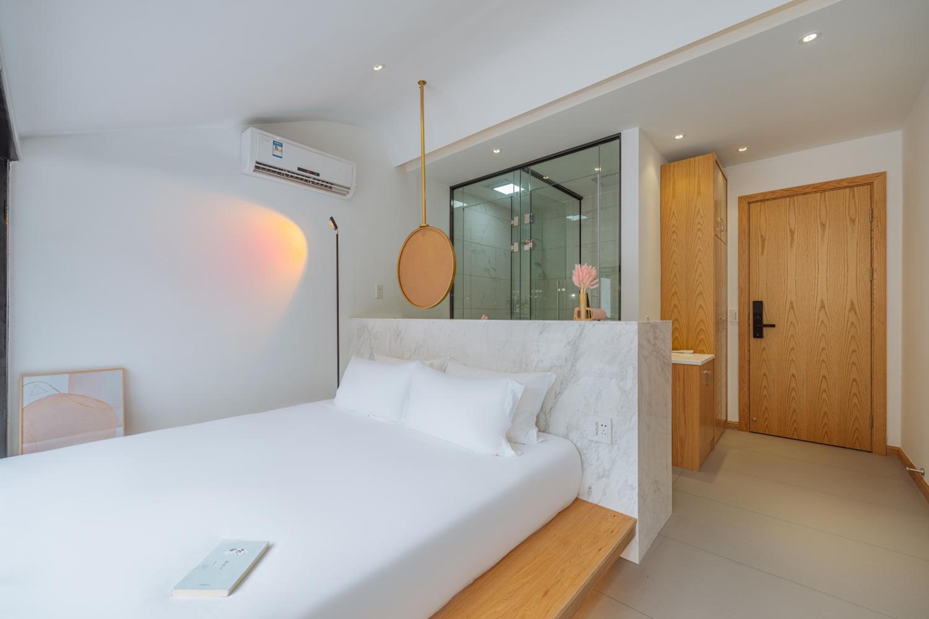 King Room with Balcony photo 2