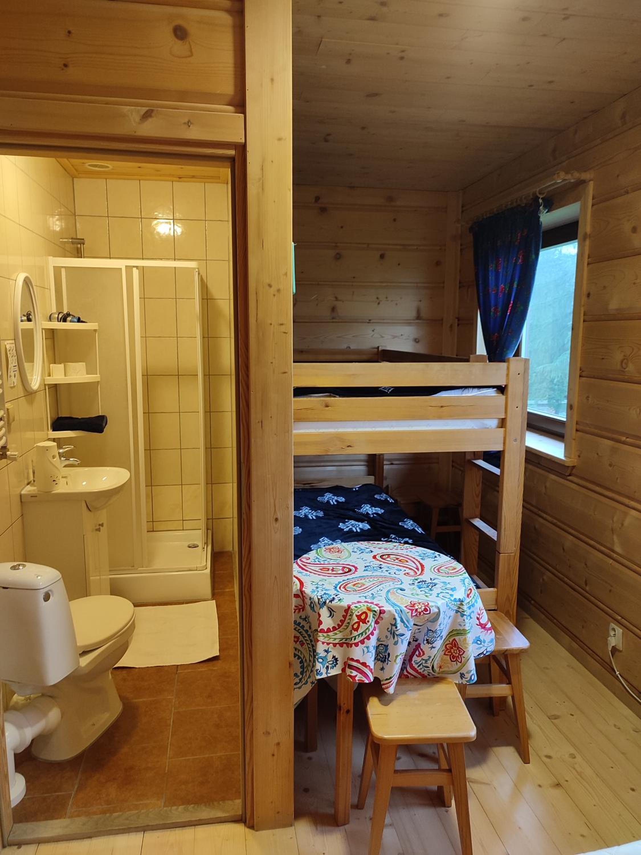 Quadruple Room with Private Bathroom - Photo 6