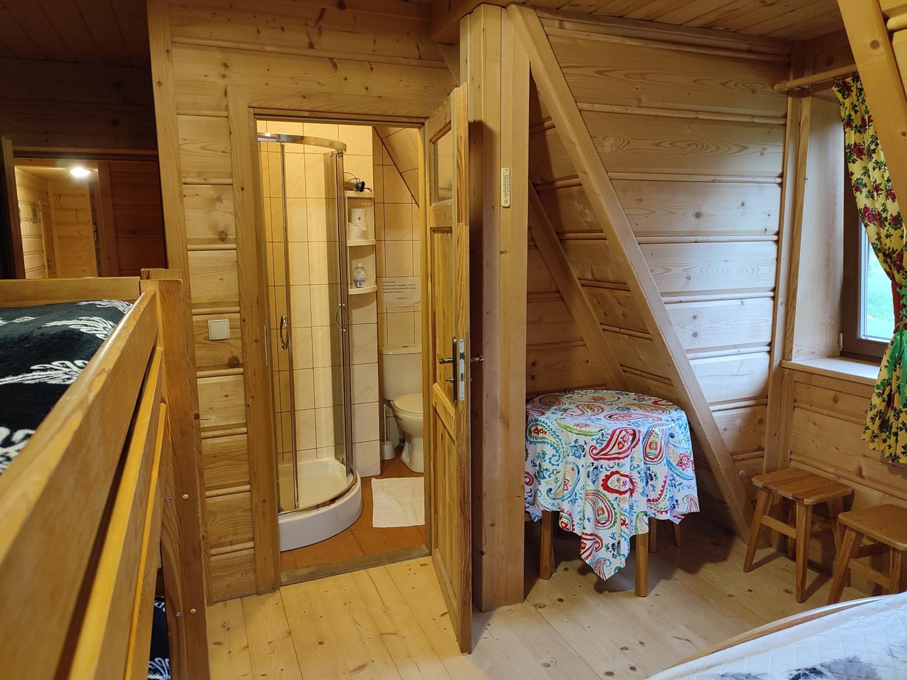 Quadruple Room with Private Bathroom - Photo 7