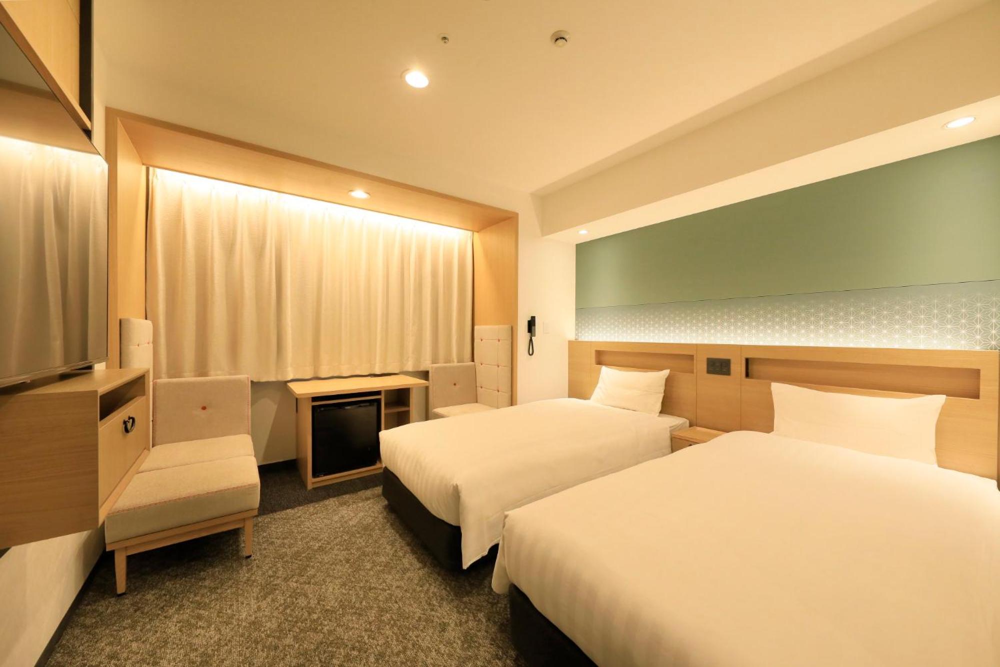 Twin Room - Non-Smoking photo 2