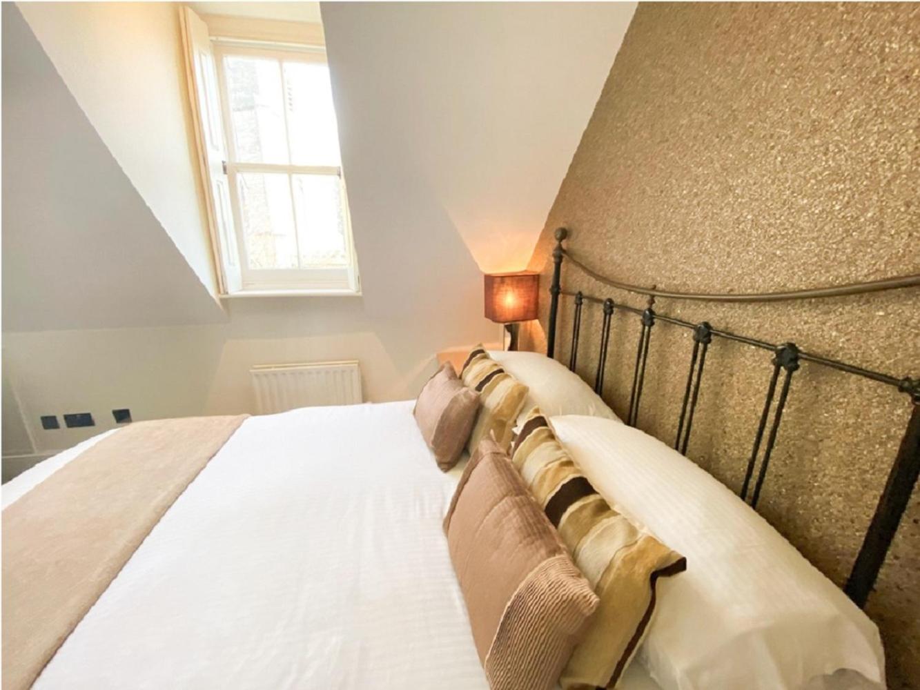 Deluxe Double Room with Shower - Photo 1