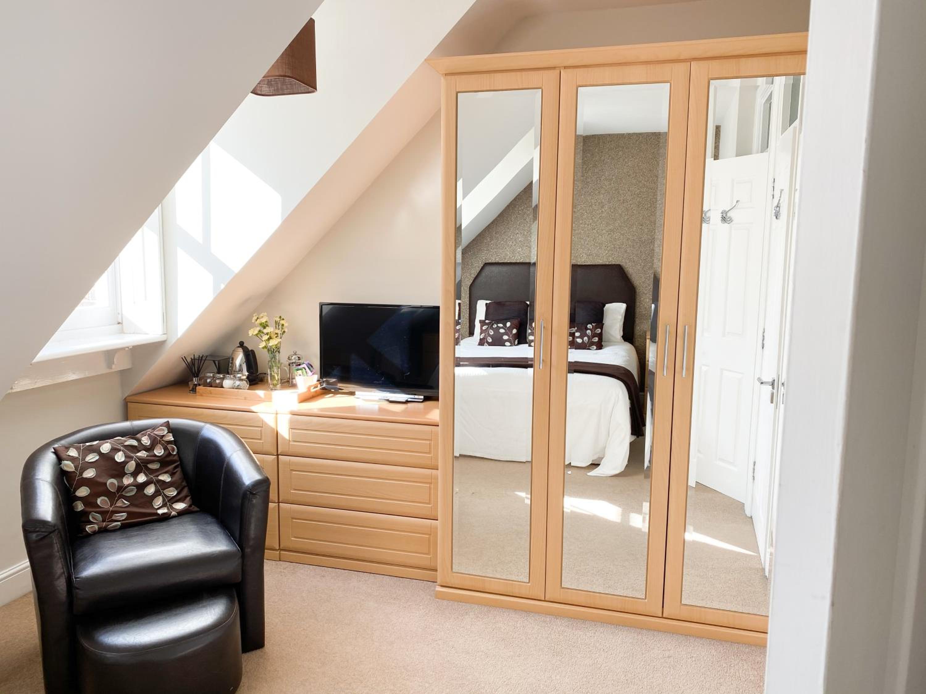 Deluxe Double Room with Bath - Photo 1
