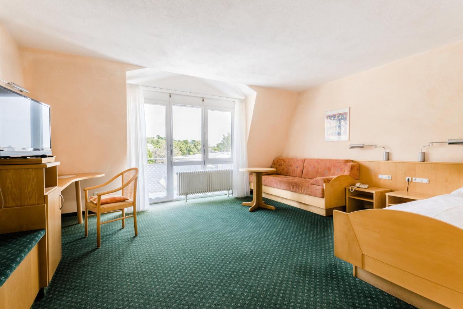 Standard Twin Room with Mountain View