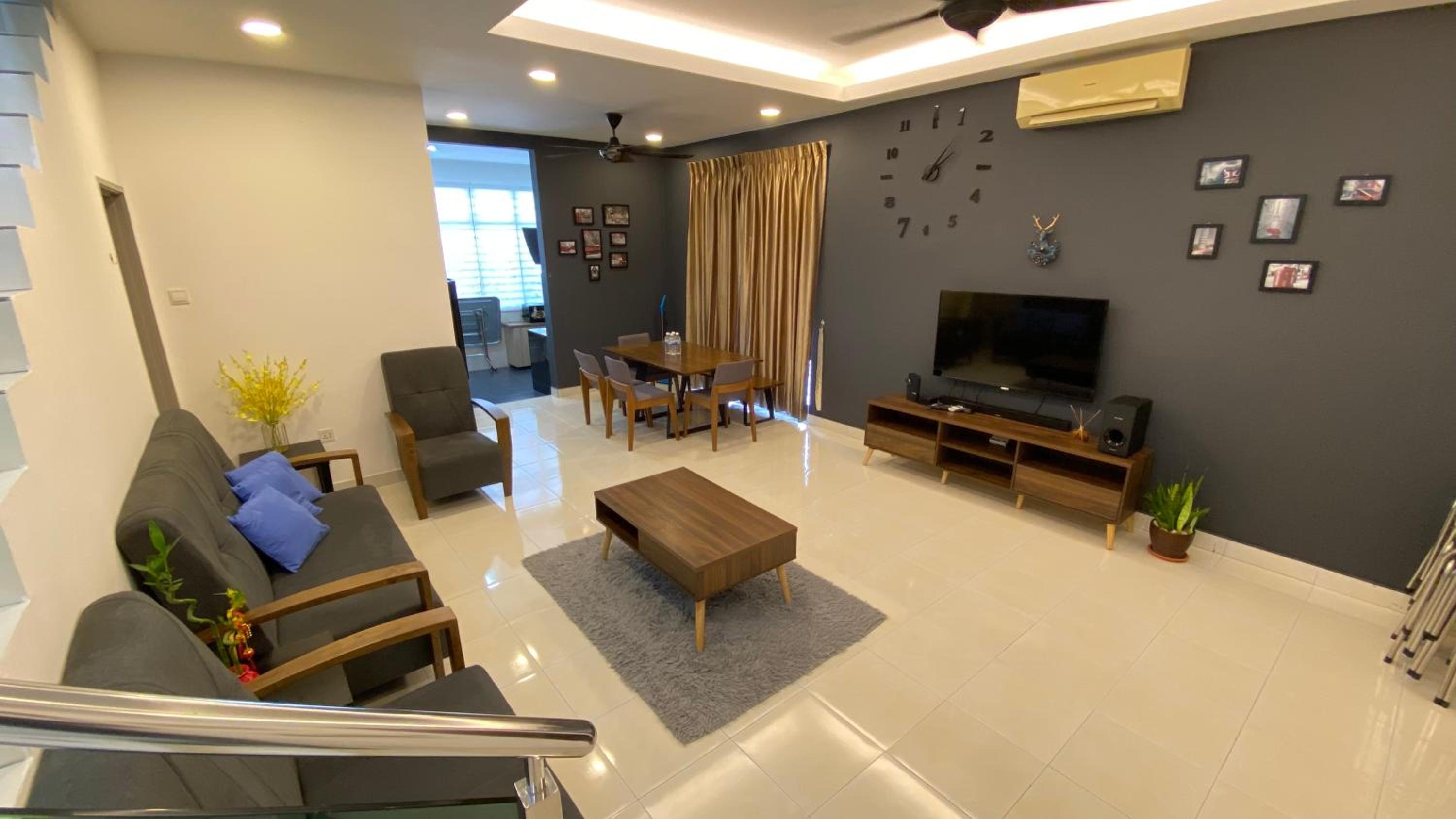 Four-Bedroom House photo 3