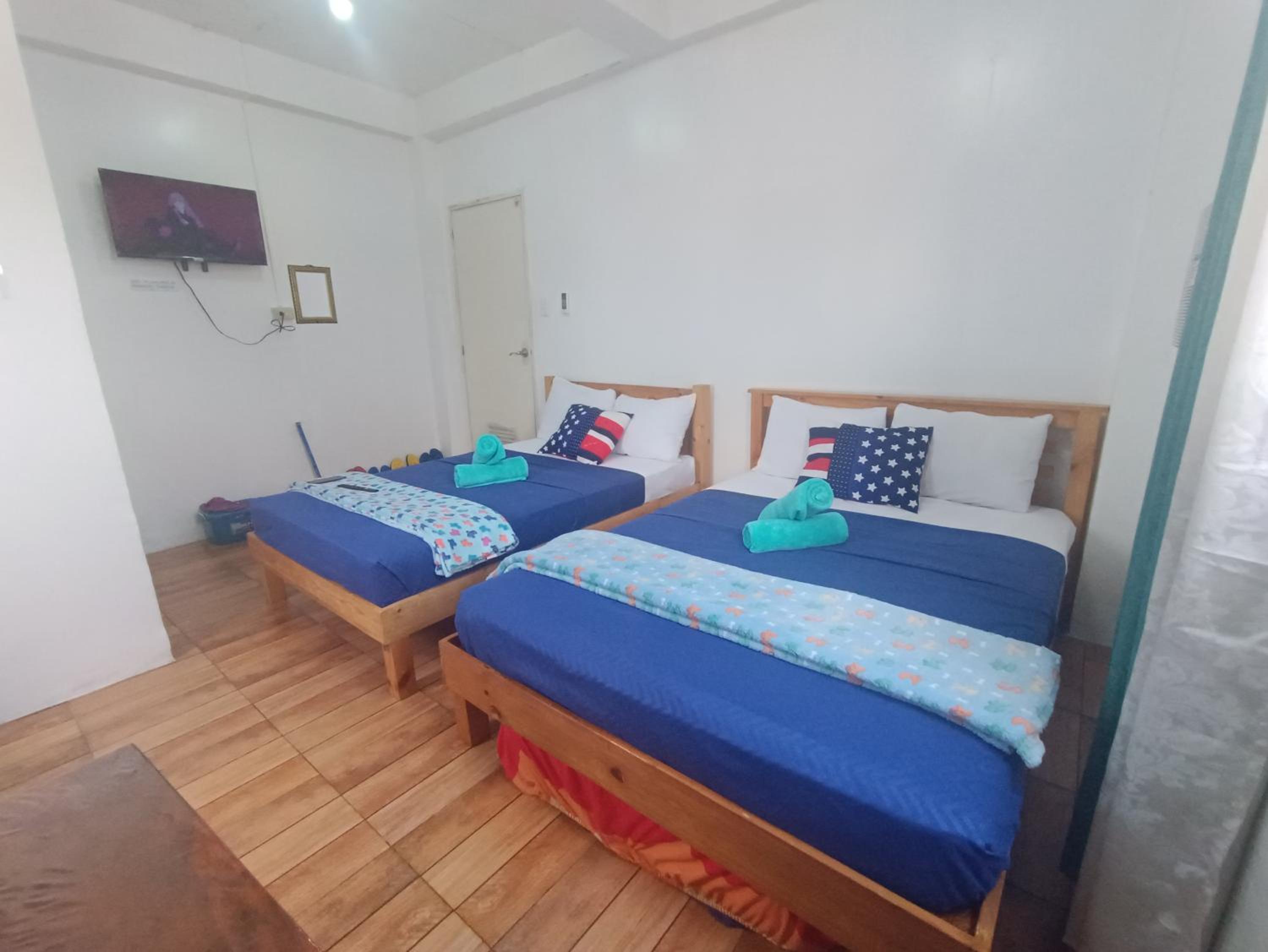 Quadruple Room with Private Bathroom