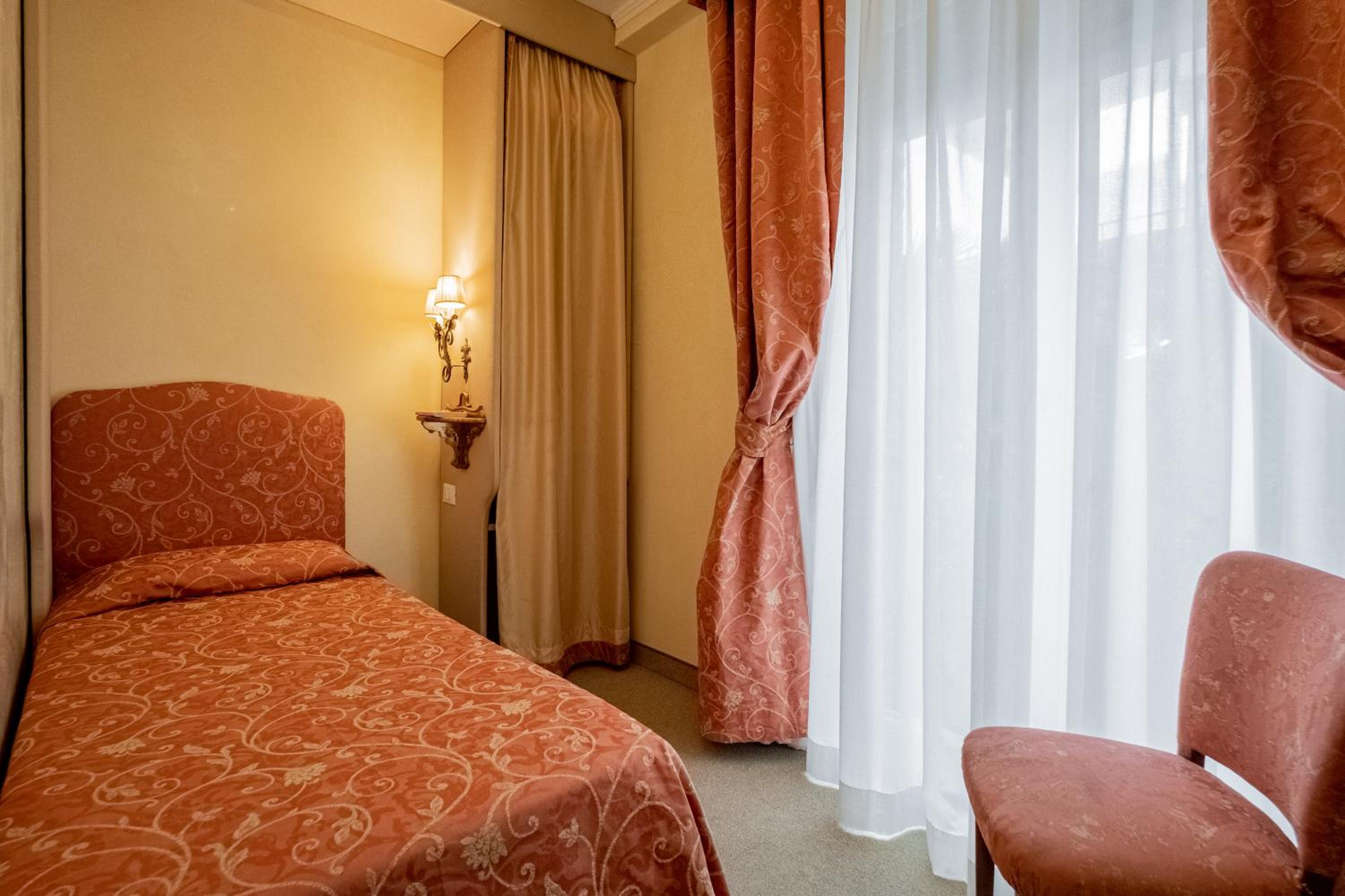Single Room photo 1