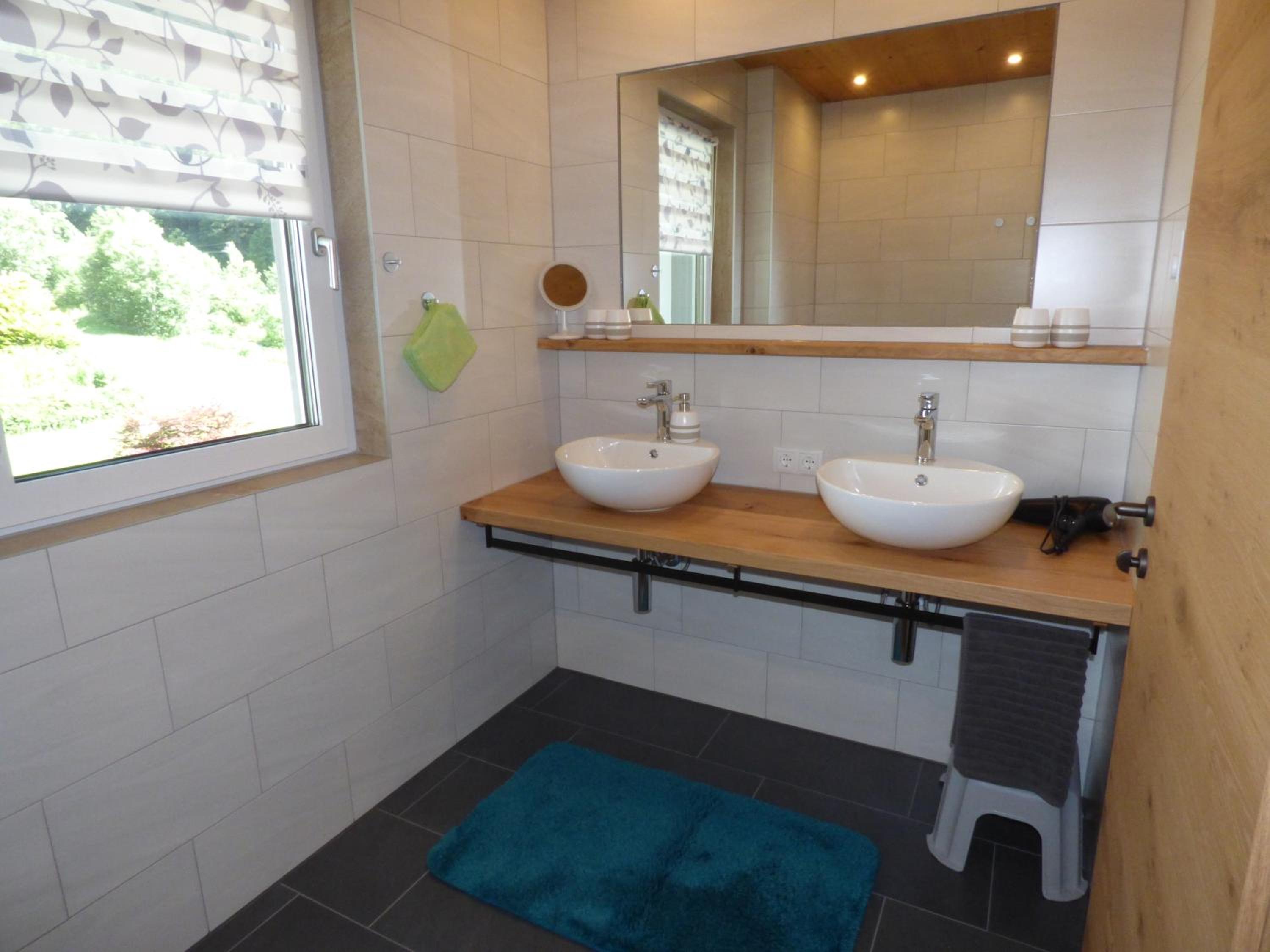 Two-Bedroom Apartment with Shower photo 2