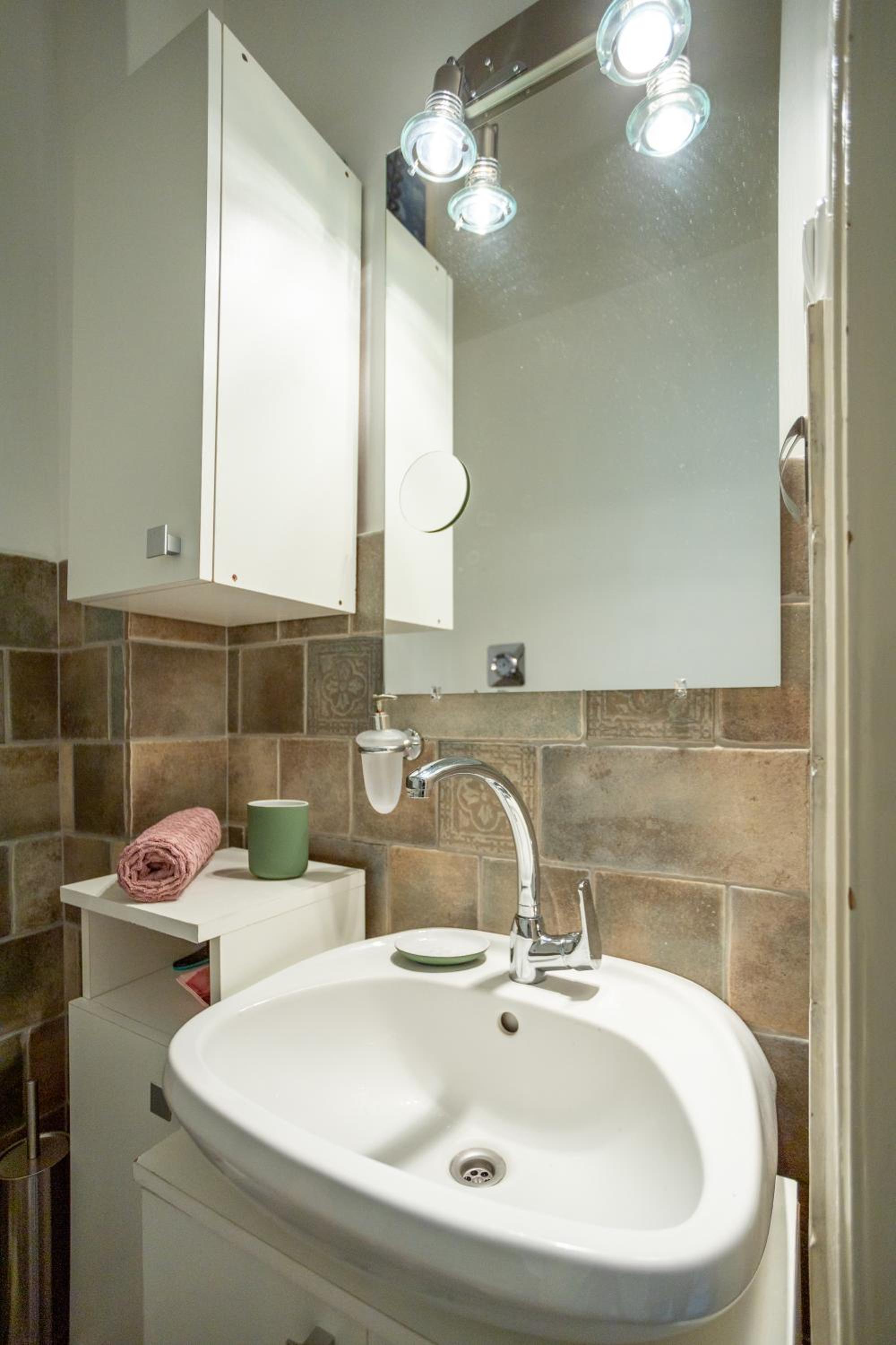 One-Bedroom Apartment - Photo 15