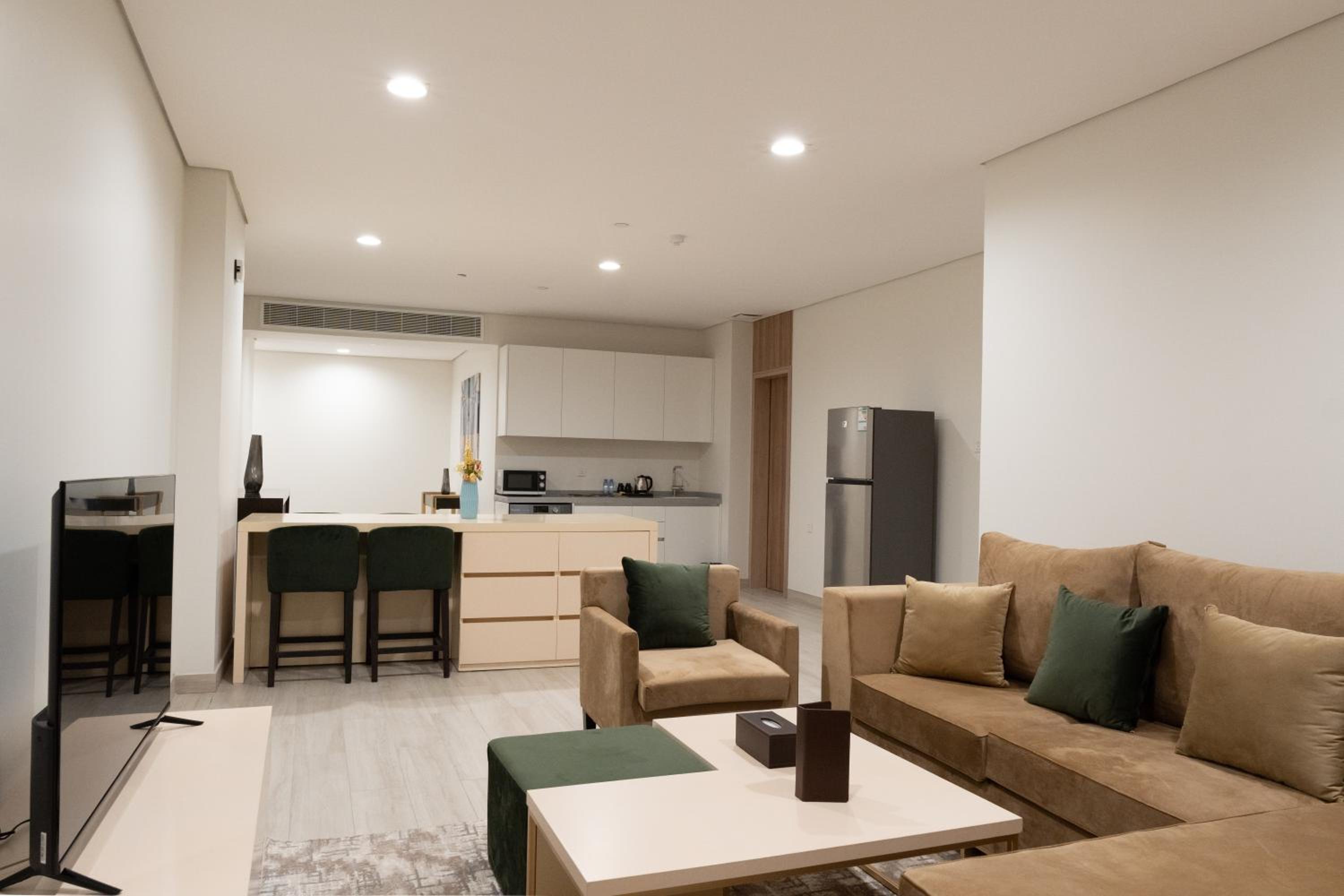 Three-Bedroom Apartment - Photo 4