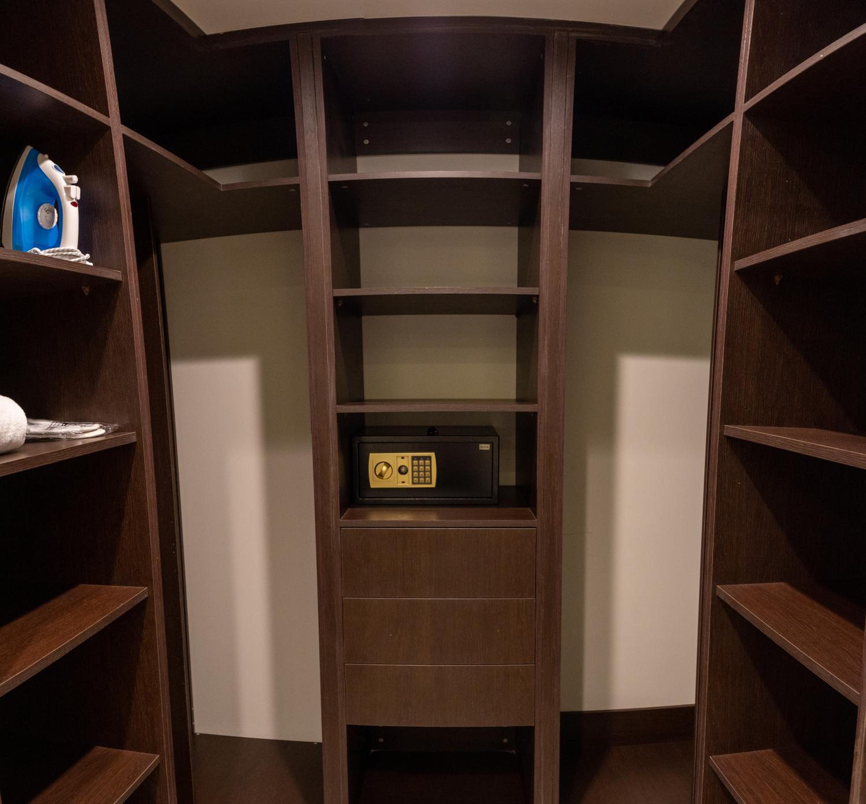 Three-Bedroom Apartment - Photo 21