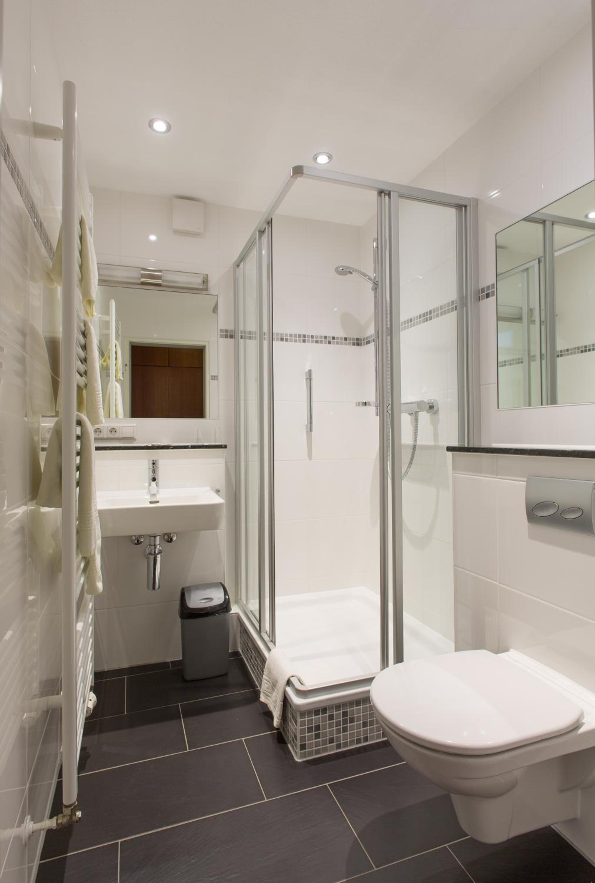 Basic Double Room photo 2