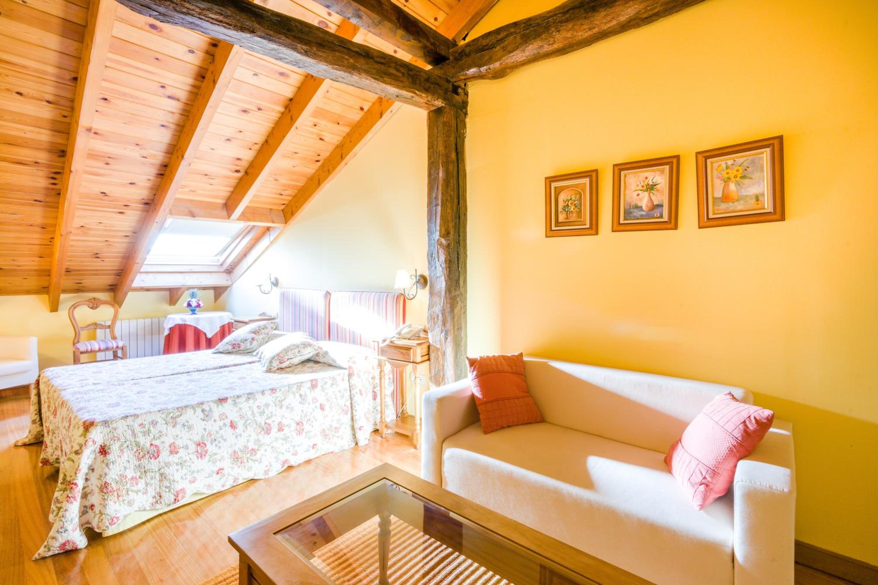 Double or Twin Room - Photo 7