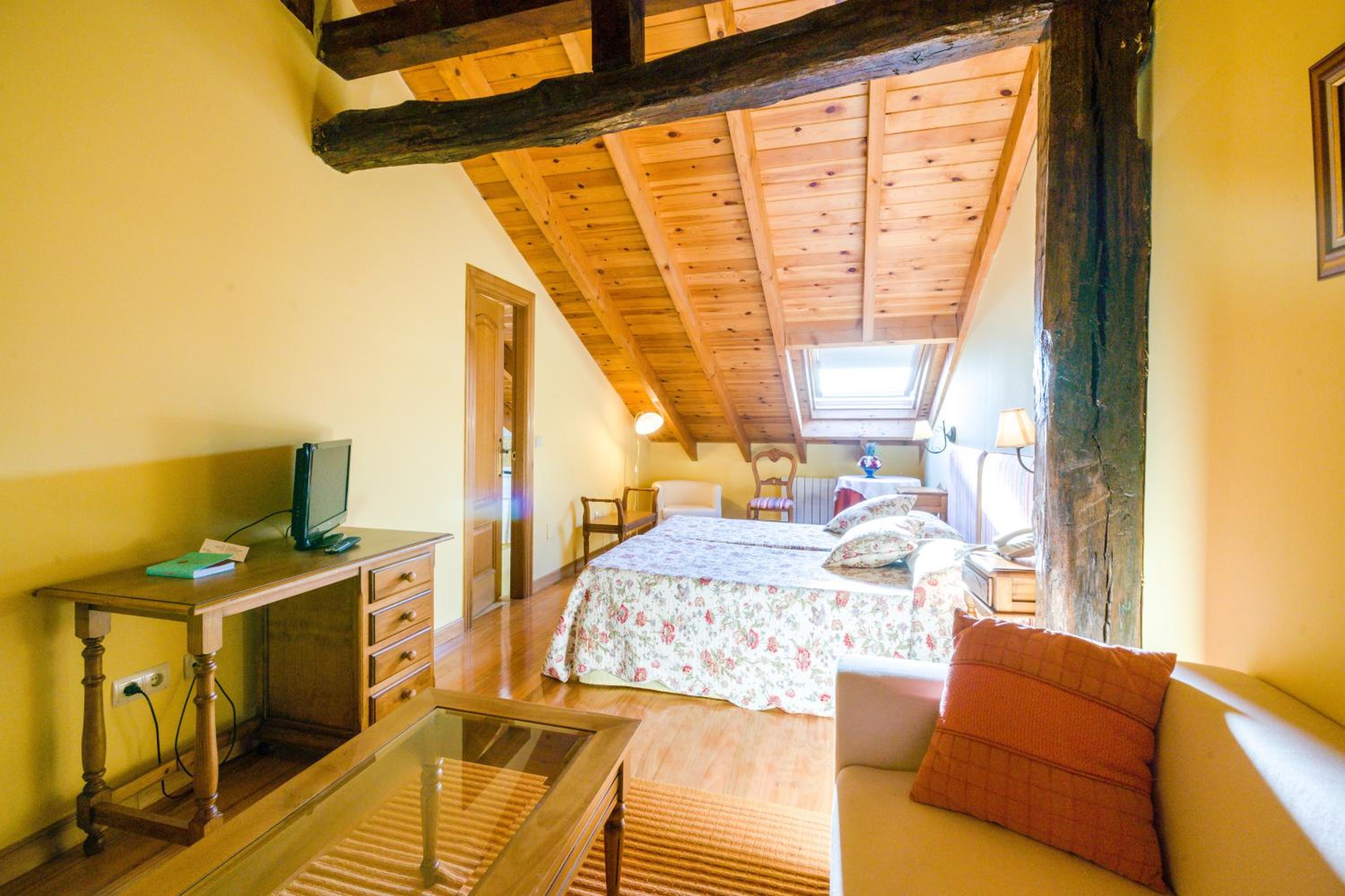 Double or Twin Room - Photo 1
