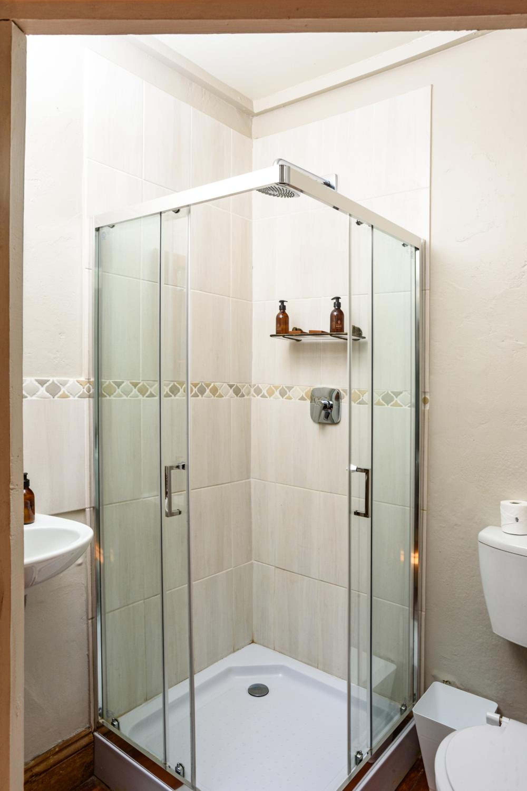 Deluxe Double Room with Shower - Photo 4
