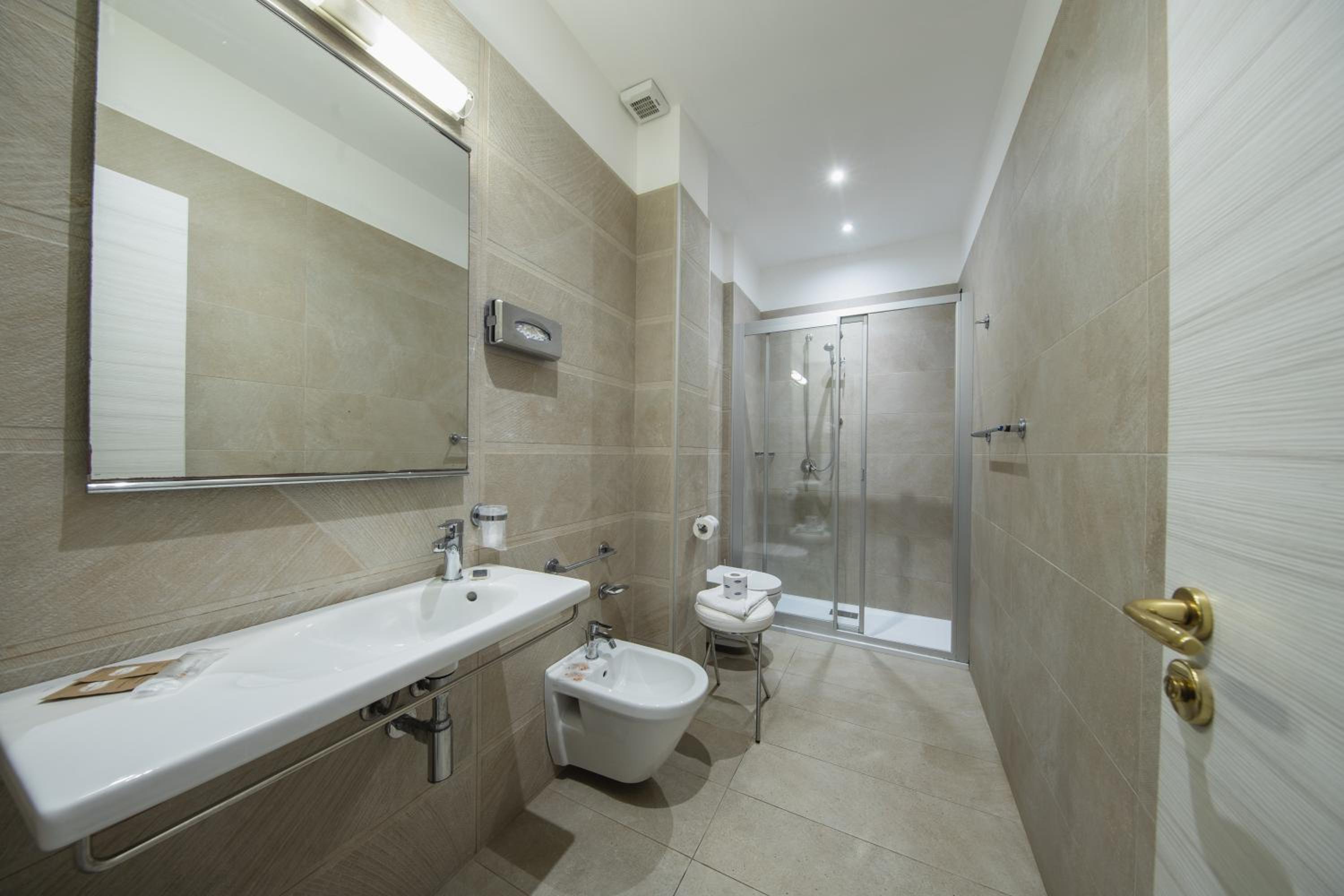Superior Triple Room with Sea View - Photo 5