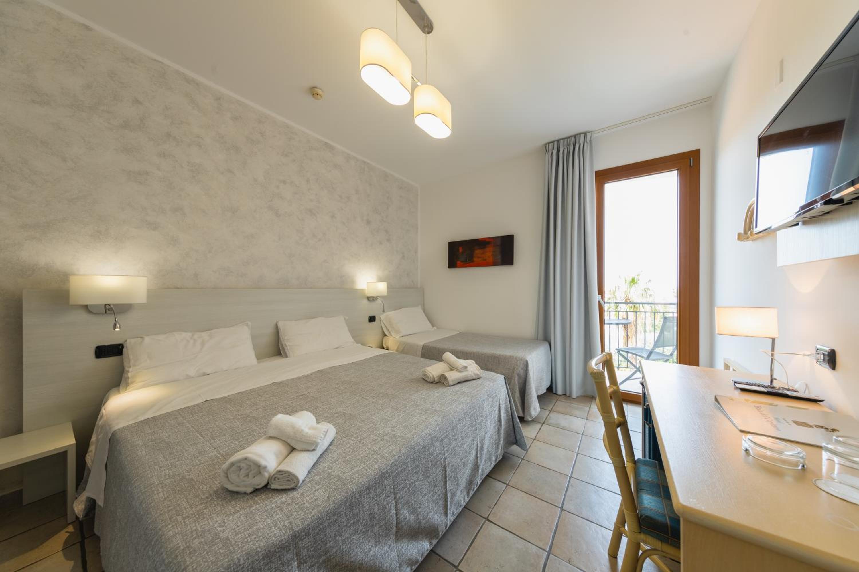 Superior Triple Room with Sea View - Photo 1