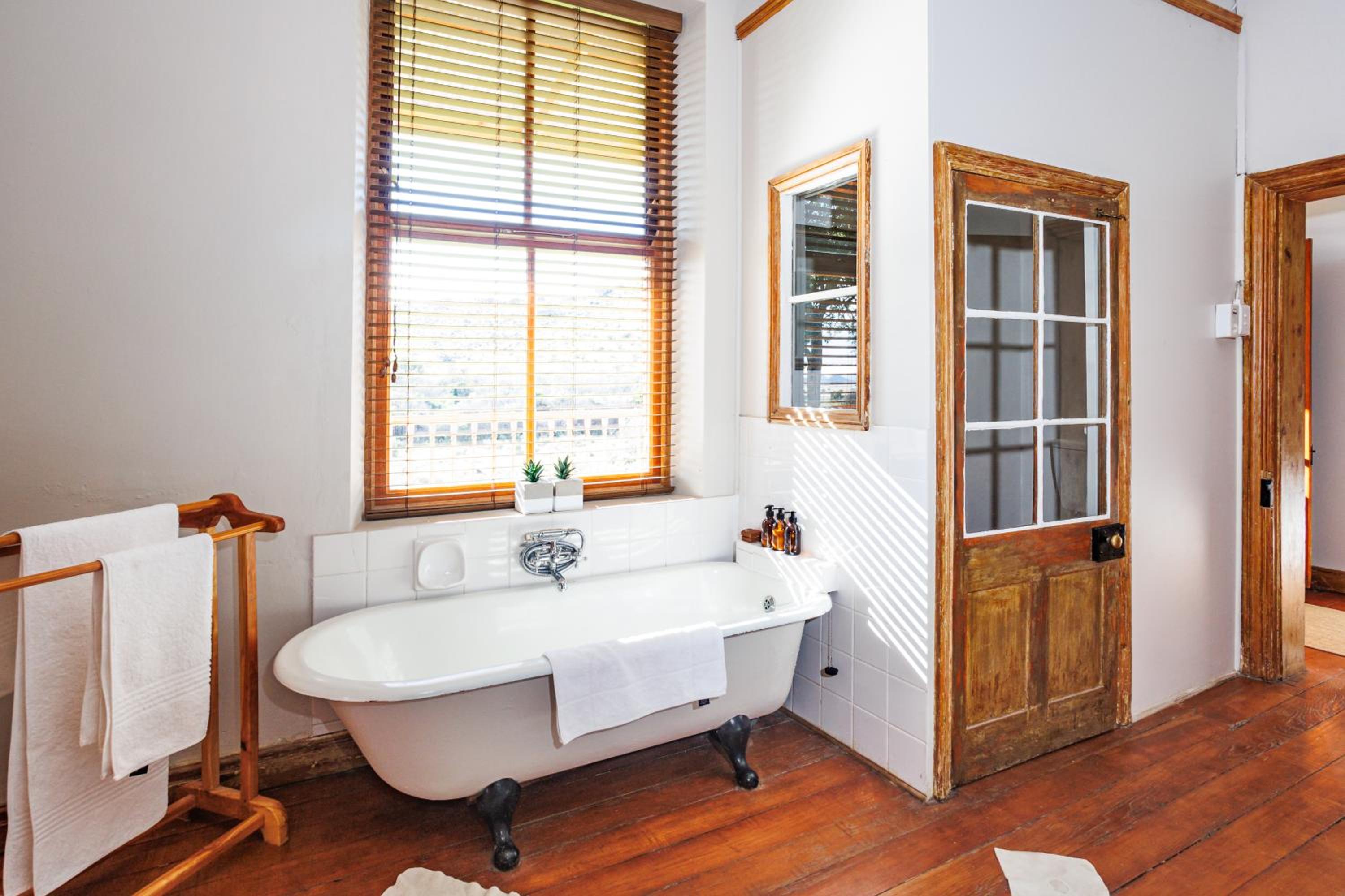 Deluxe Double Room with Bath - Photo 2