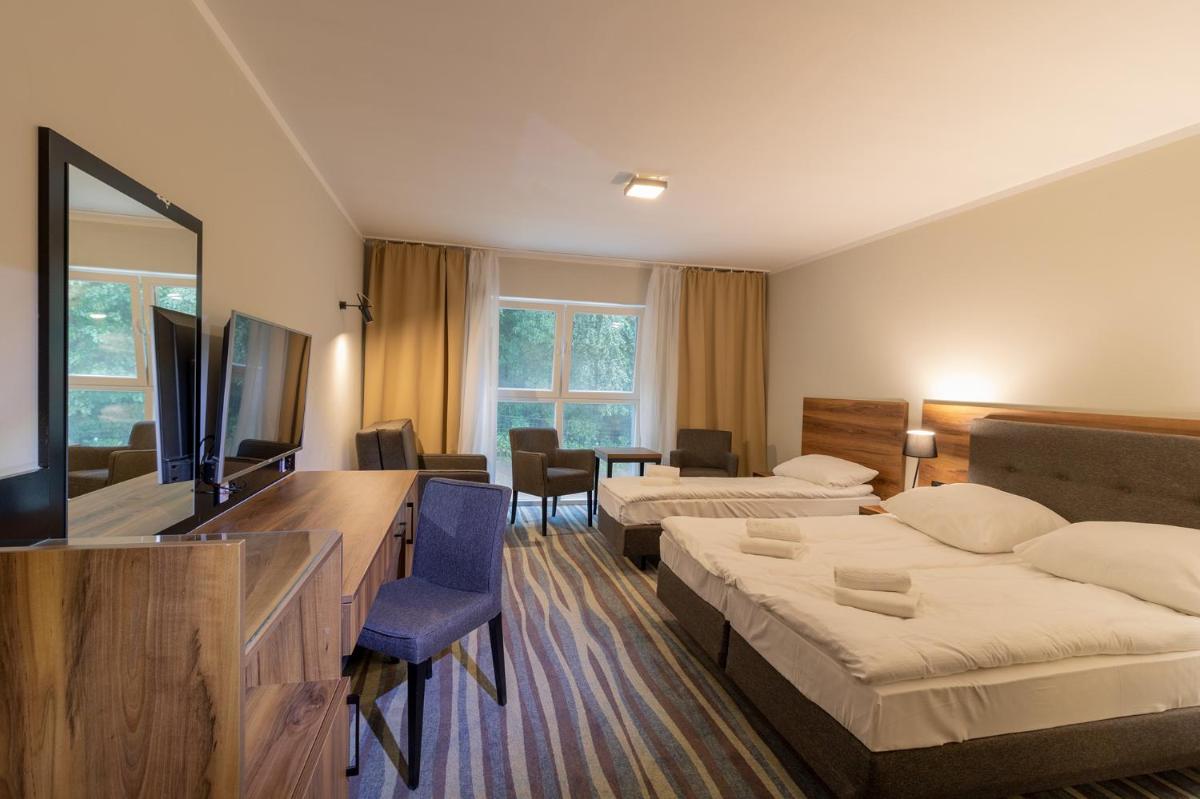 Double Room with Pool View - Photo 1