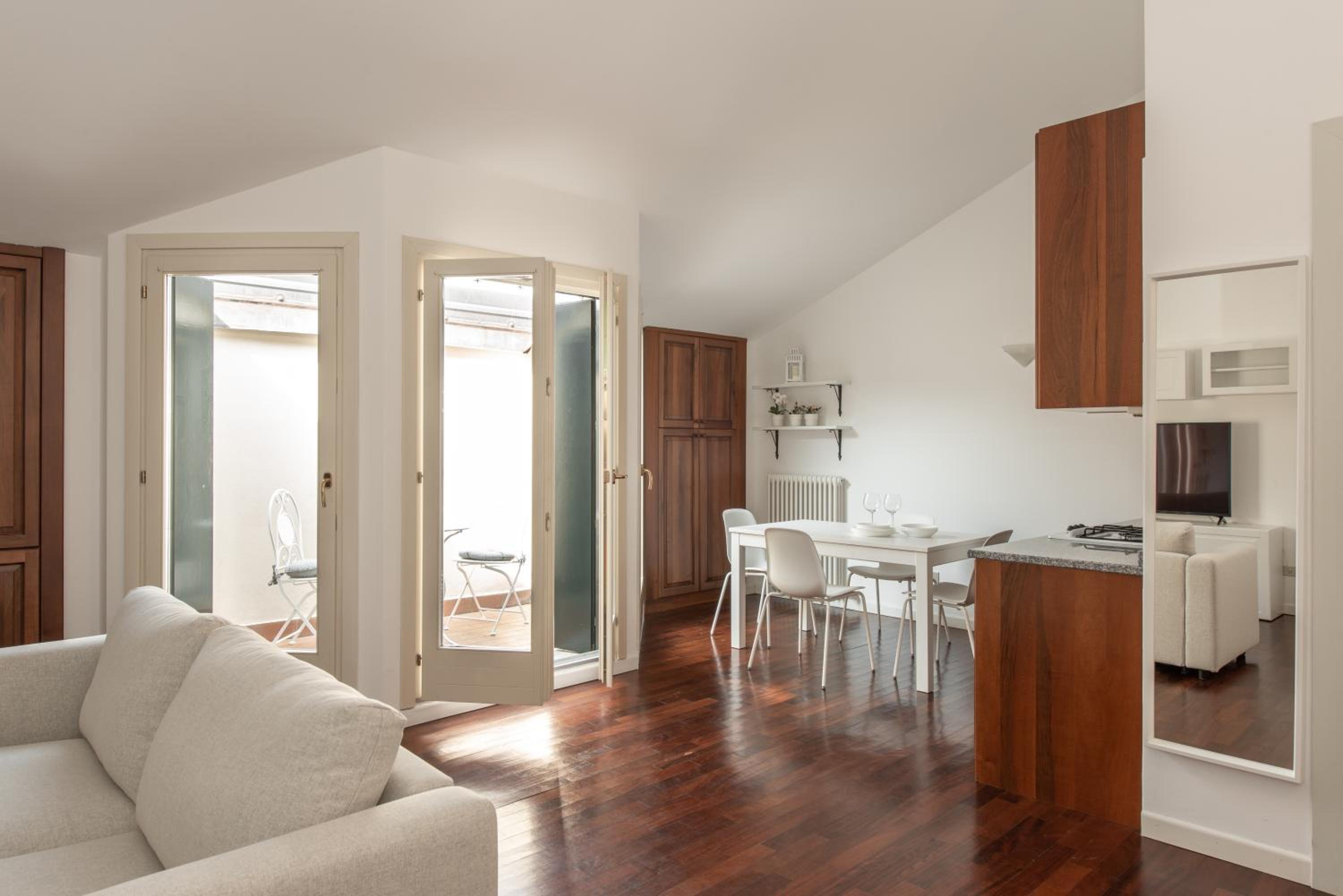 Studio Apartment photo 1
