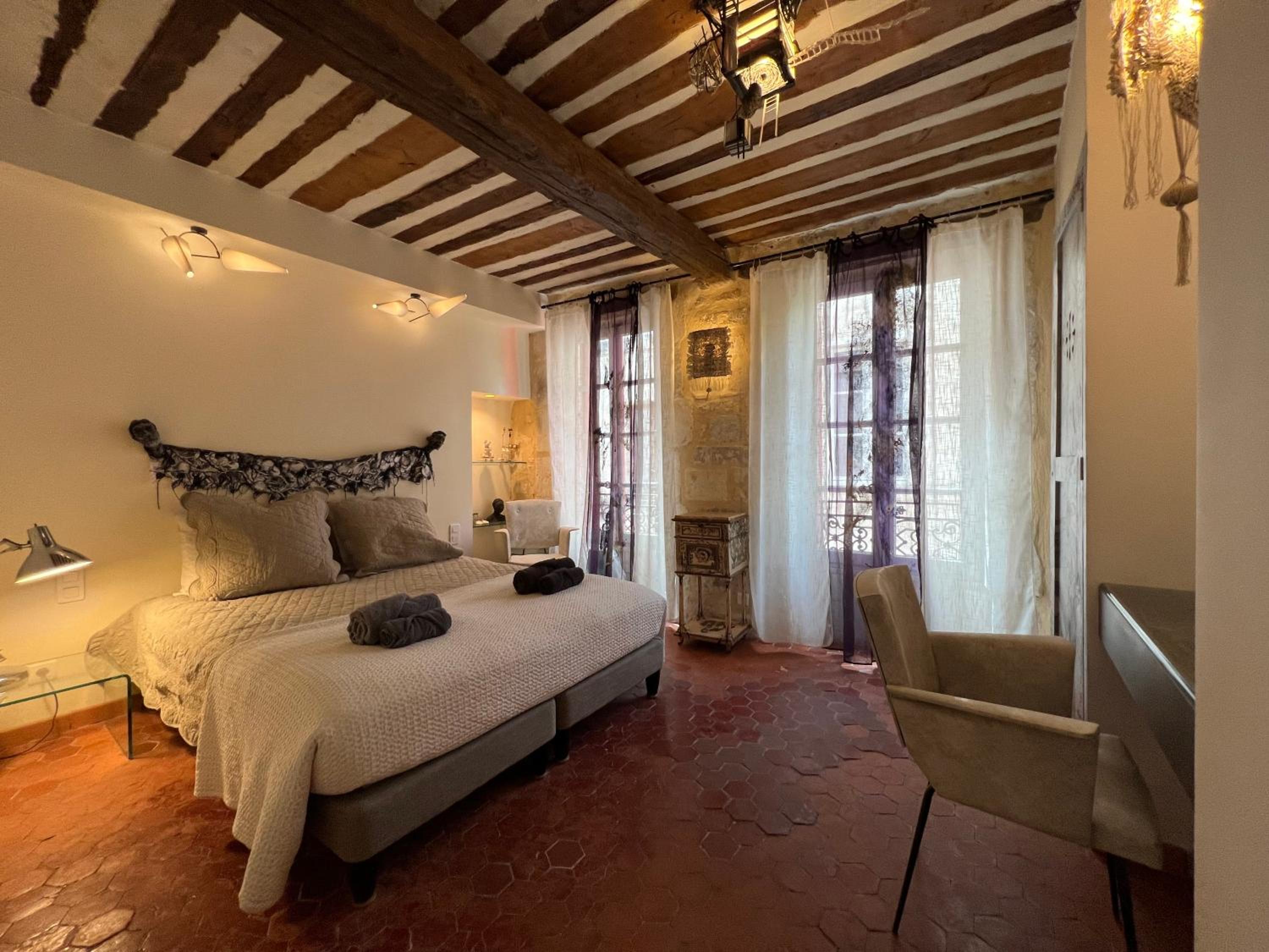 Double Room with Private Bathroom - Photo 2