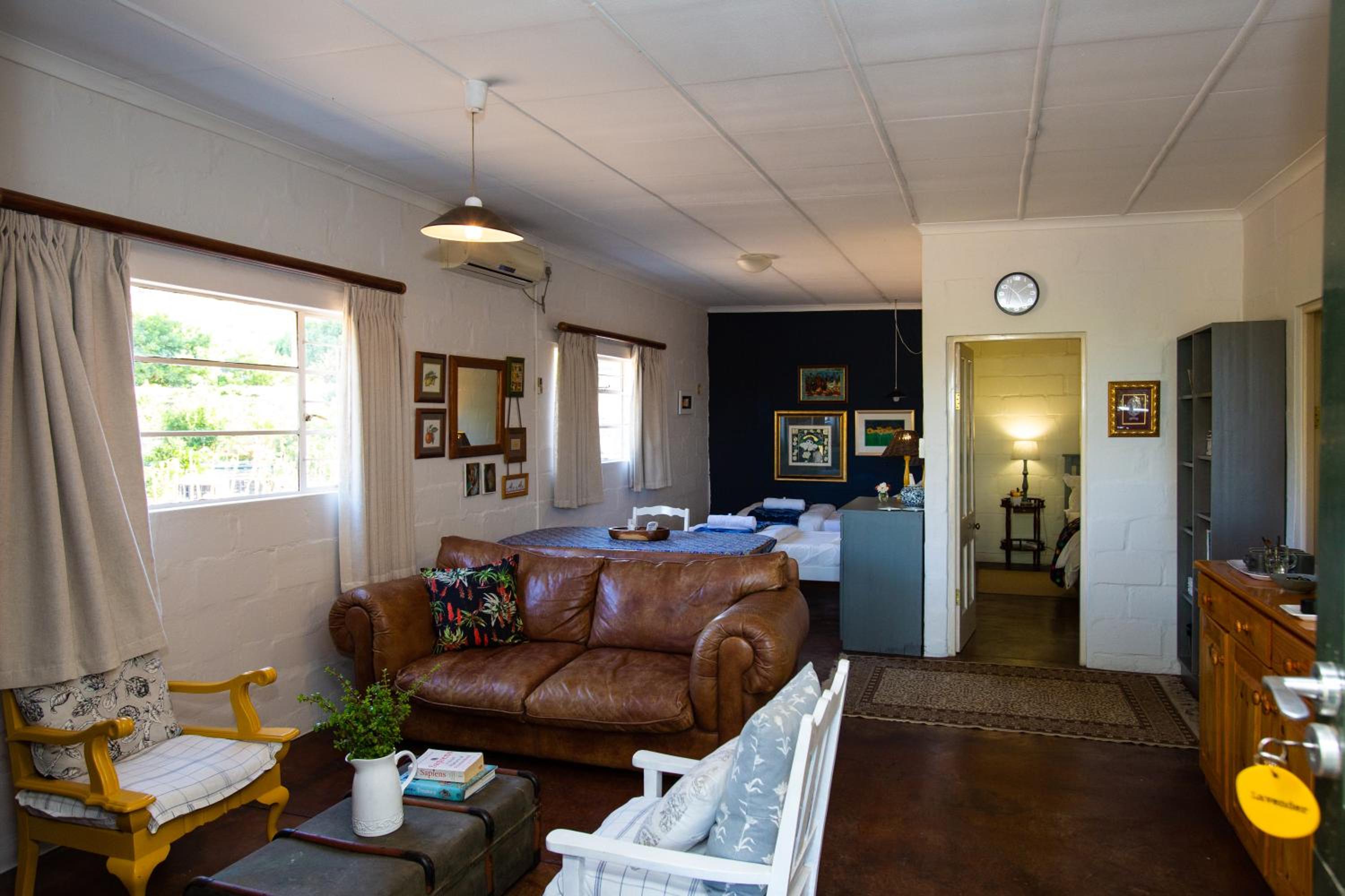Suite - Photo 1