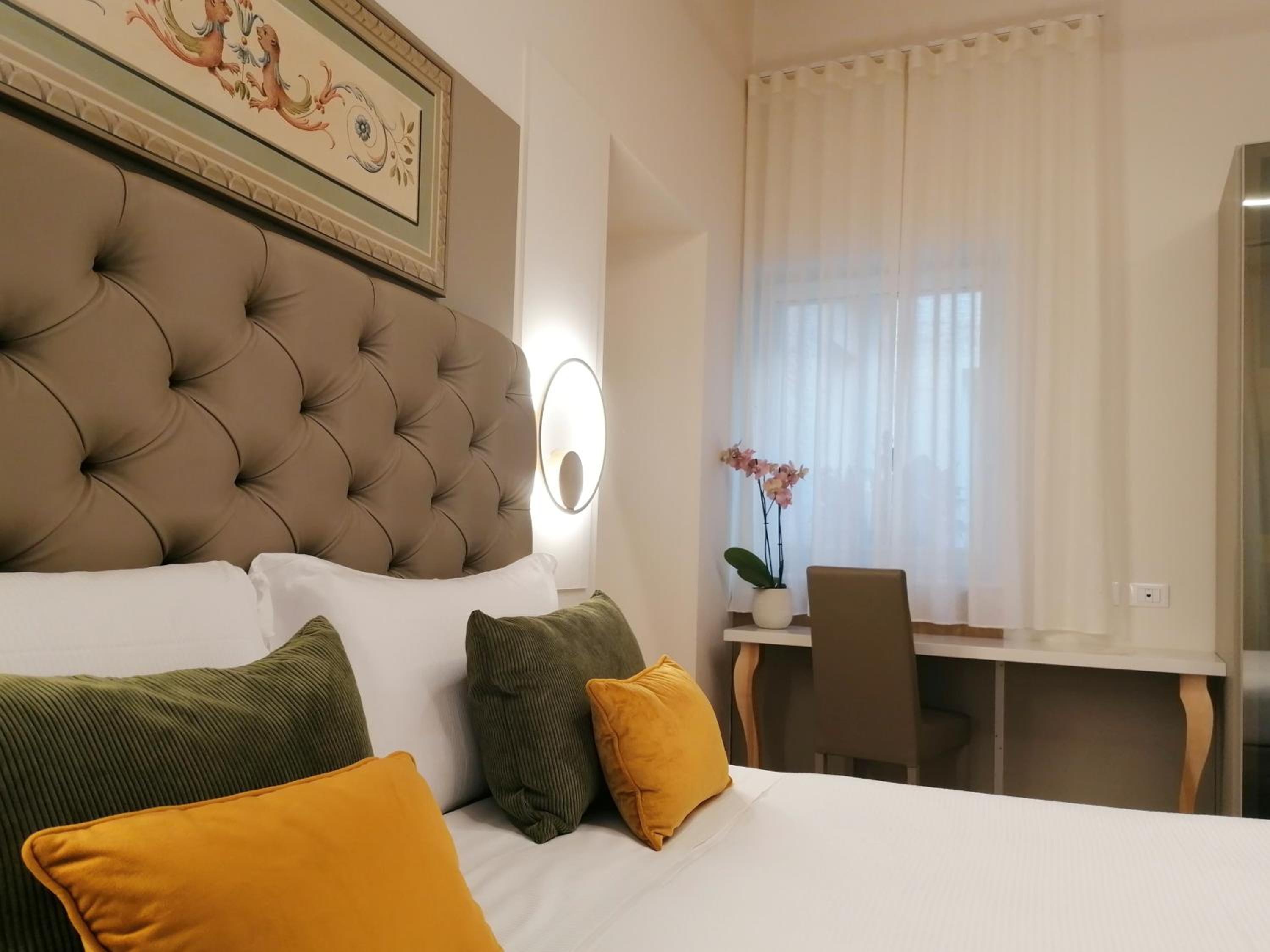 Deluxe King Room photo 1