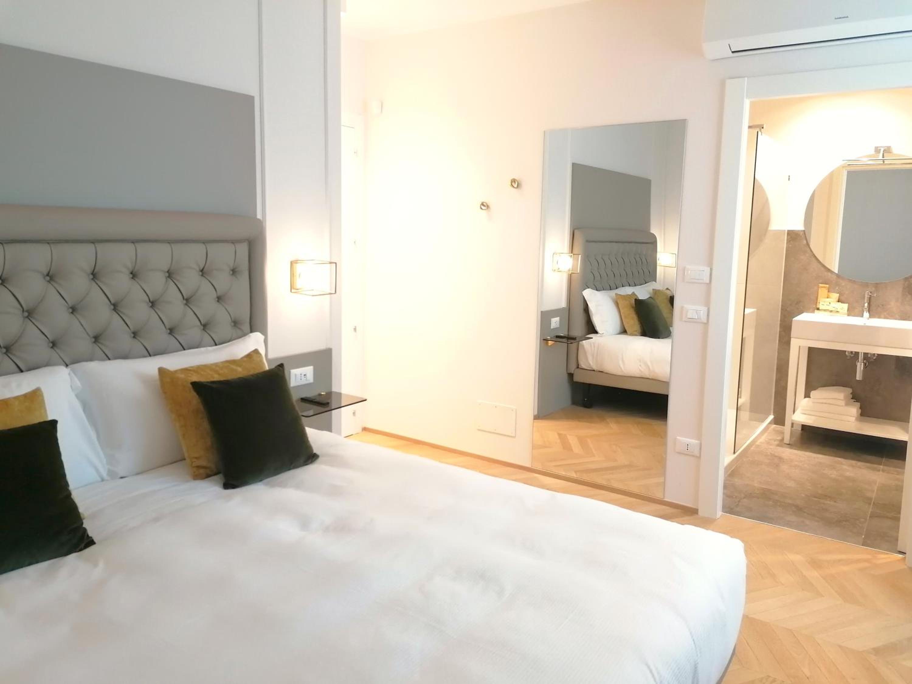 Double Room - Photo 11