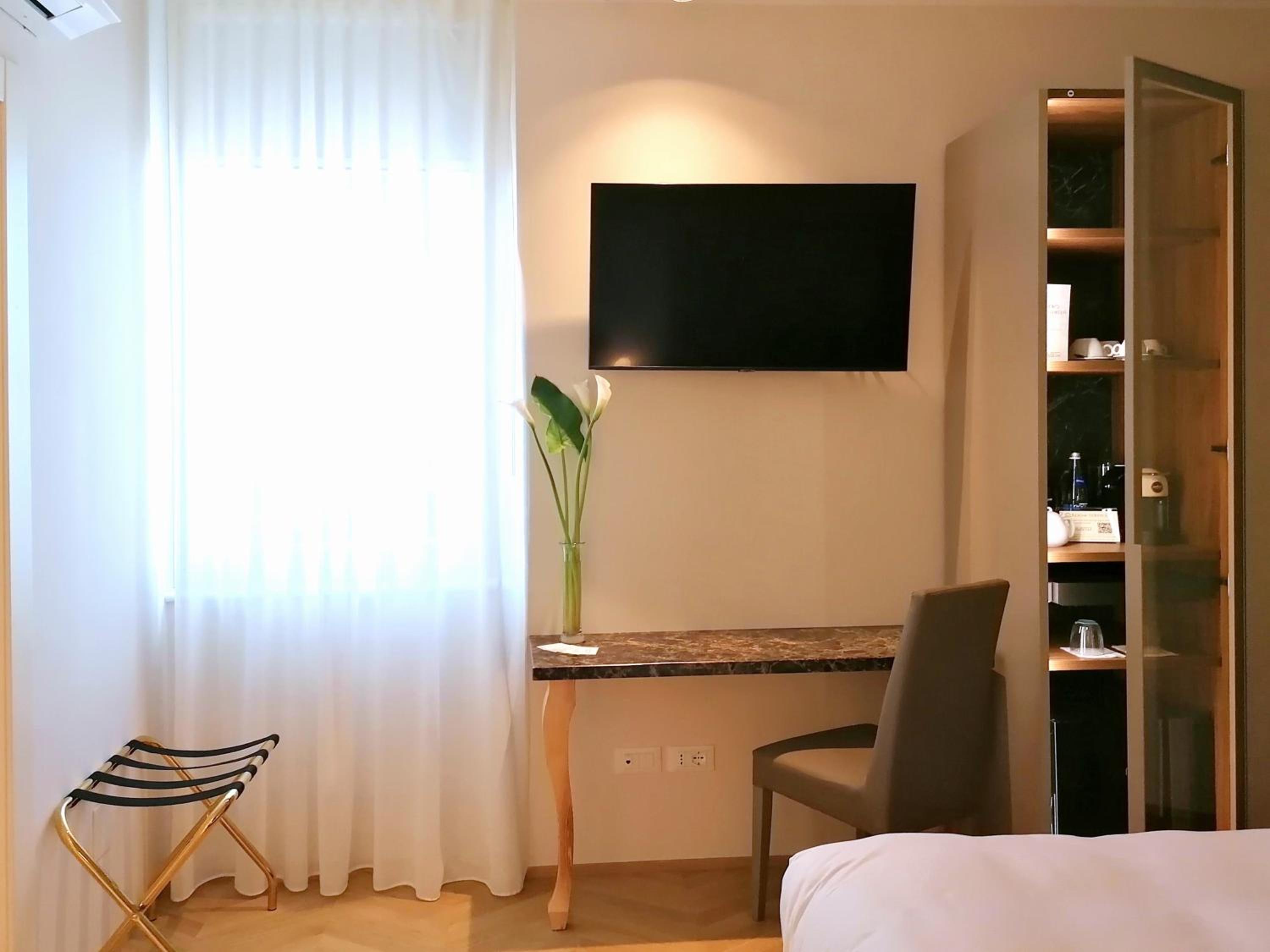 Double Room - Photo 7