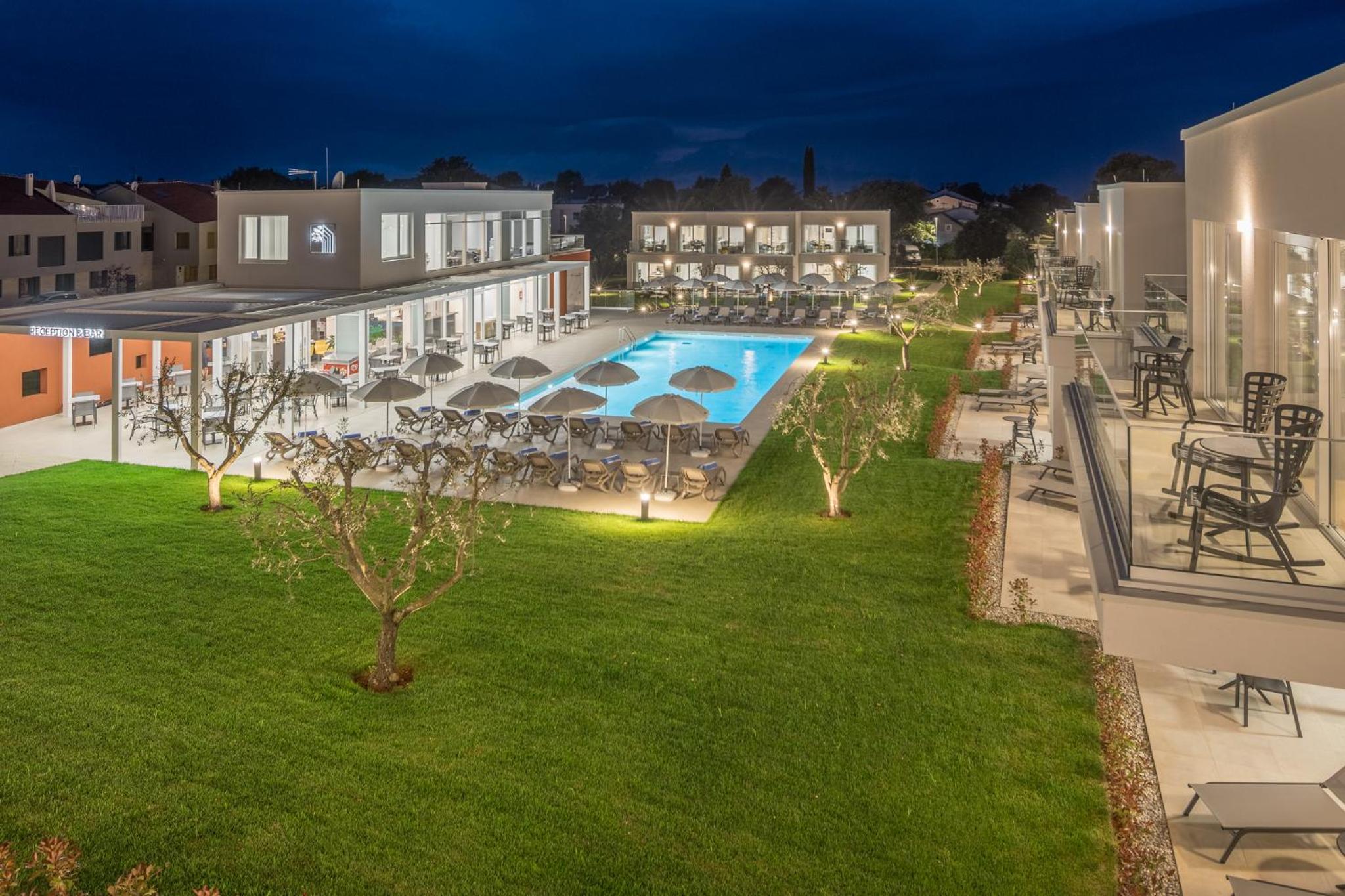 Luxury One-Bedroom Apartment with Terrace - Photo 22