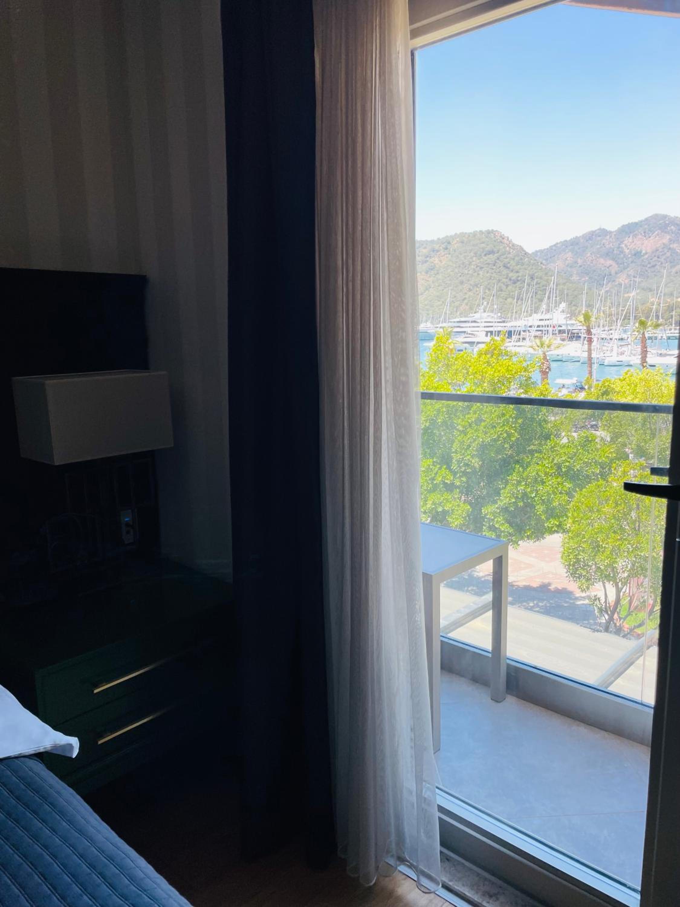 Superior Double Room with Sea View - Photo 9