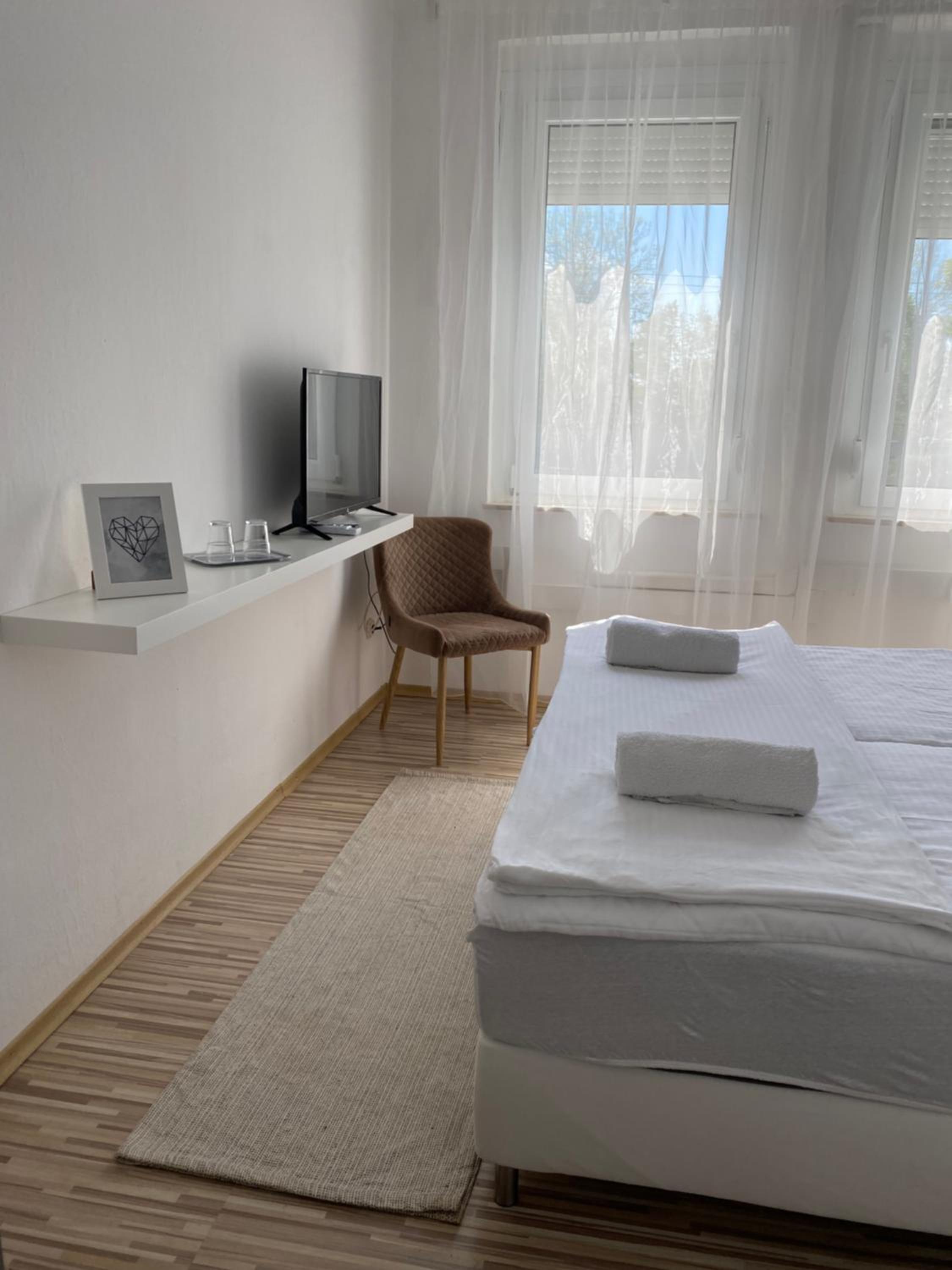 Small Double or Twin Room - Photo 2