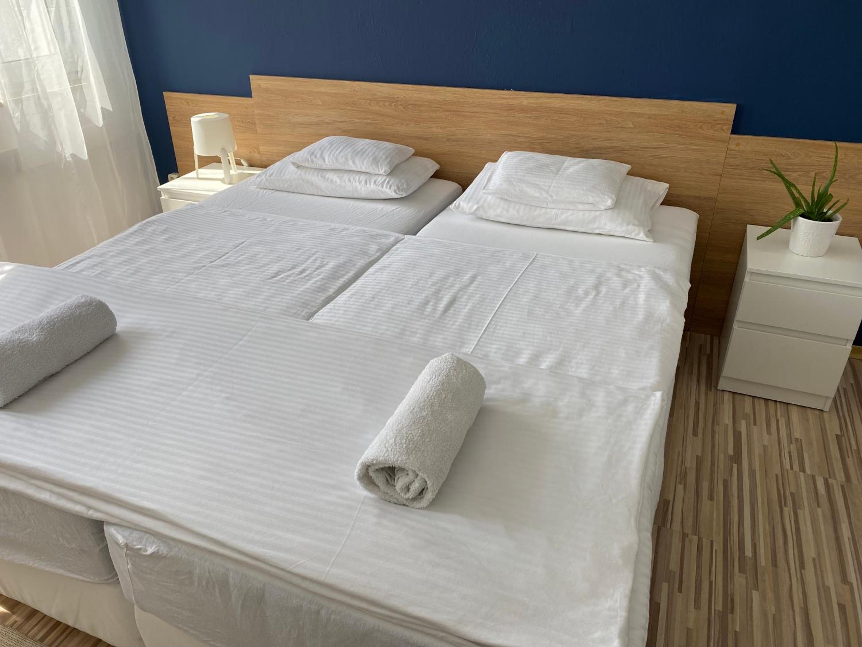 Small Double or Twin Room - Photo 9