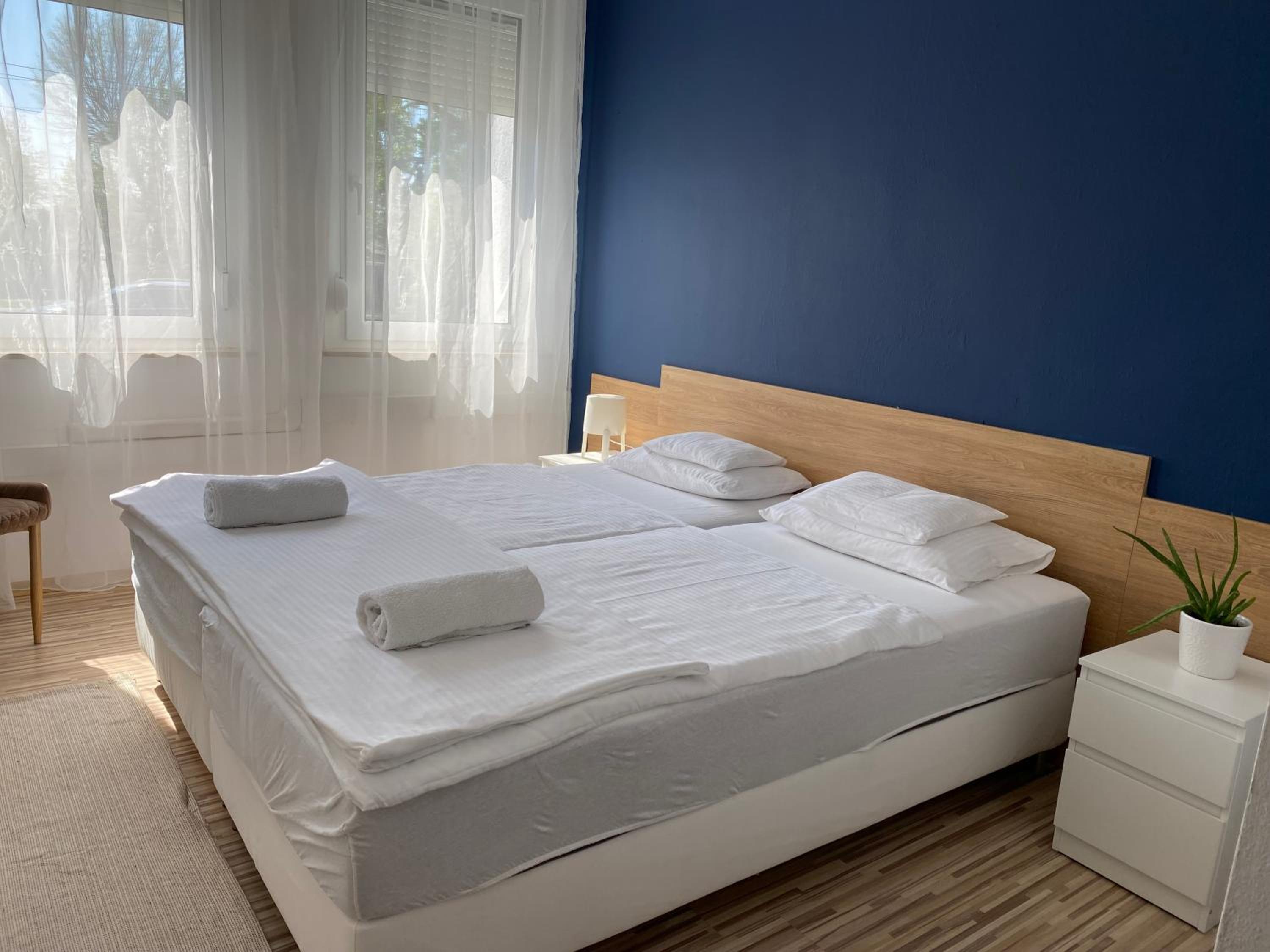 Small Double or Twin Room - Photo 1