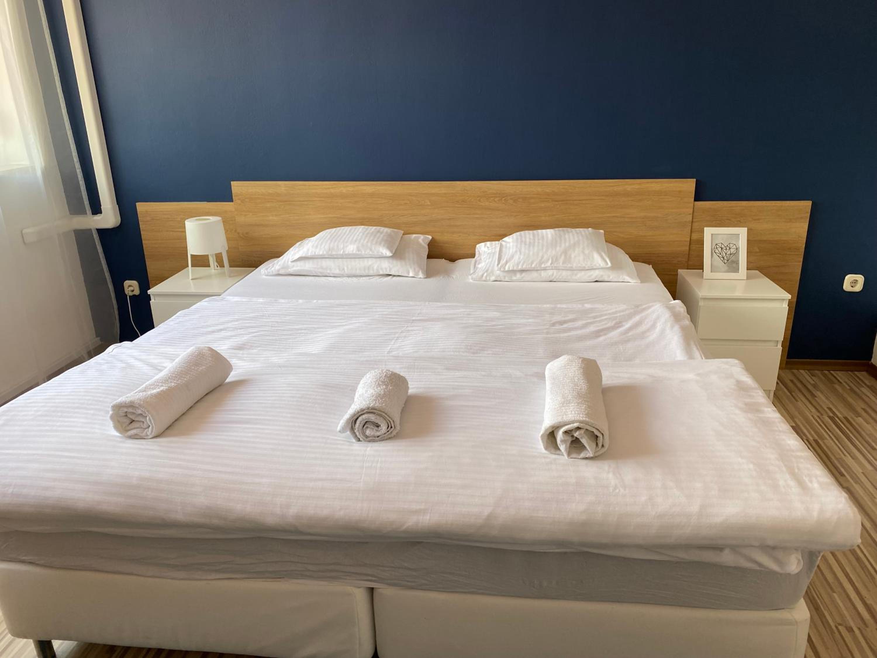 Standard Twin Room with Sofa - Photo 1