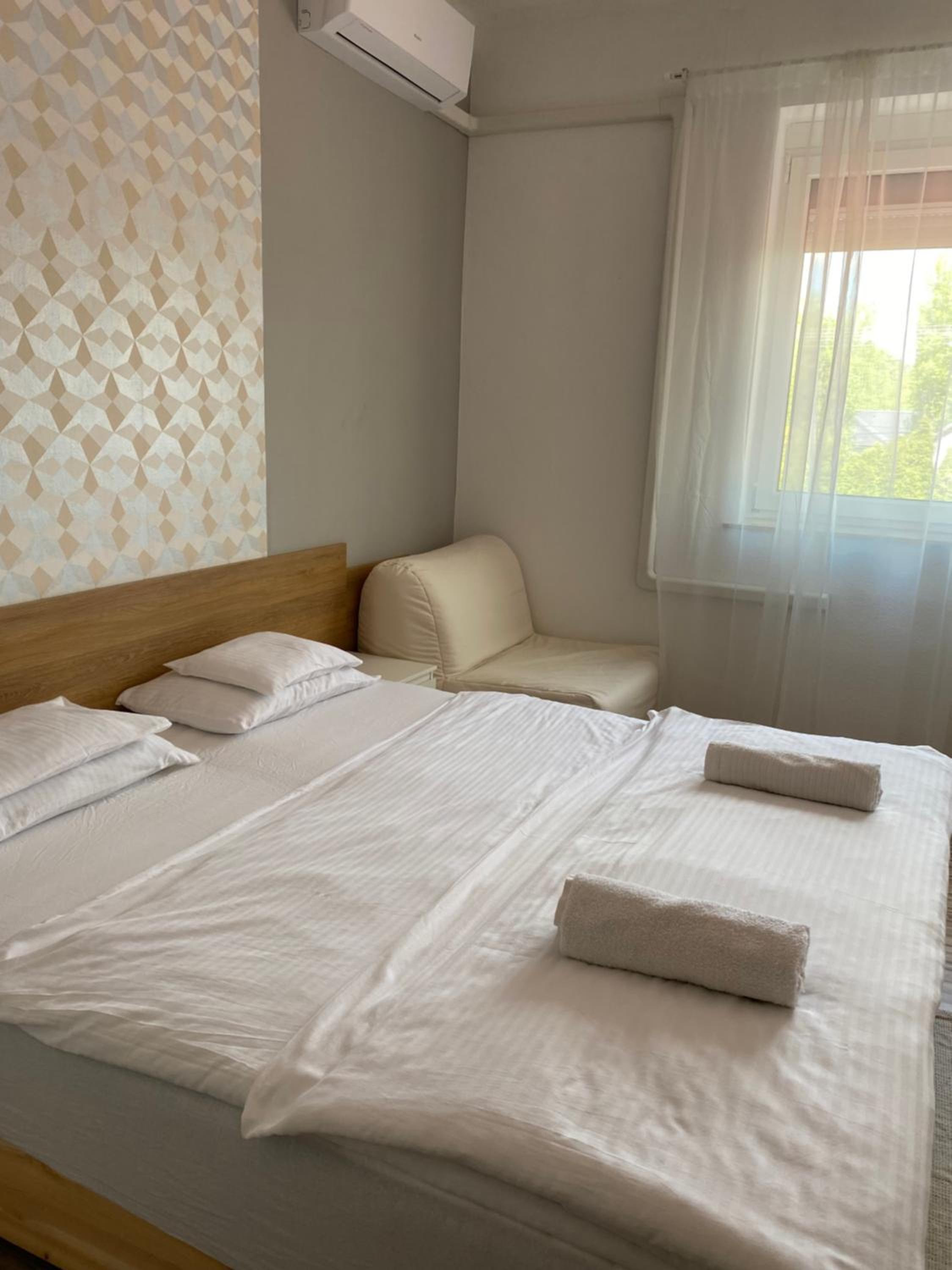 Standard Twin Room with Sofa - Photo 6