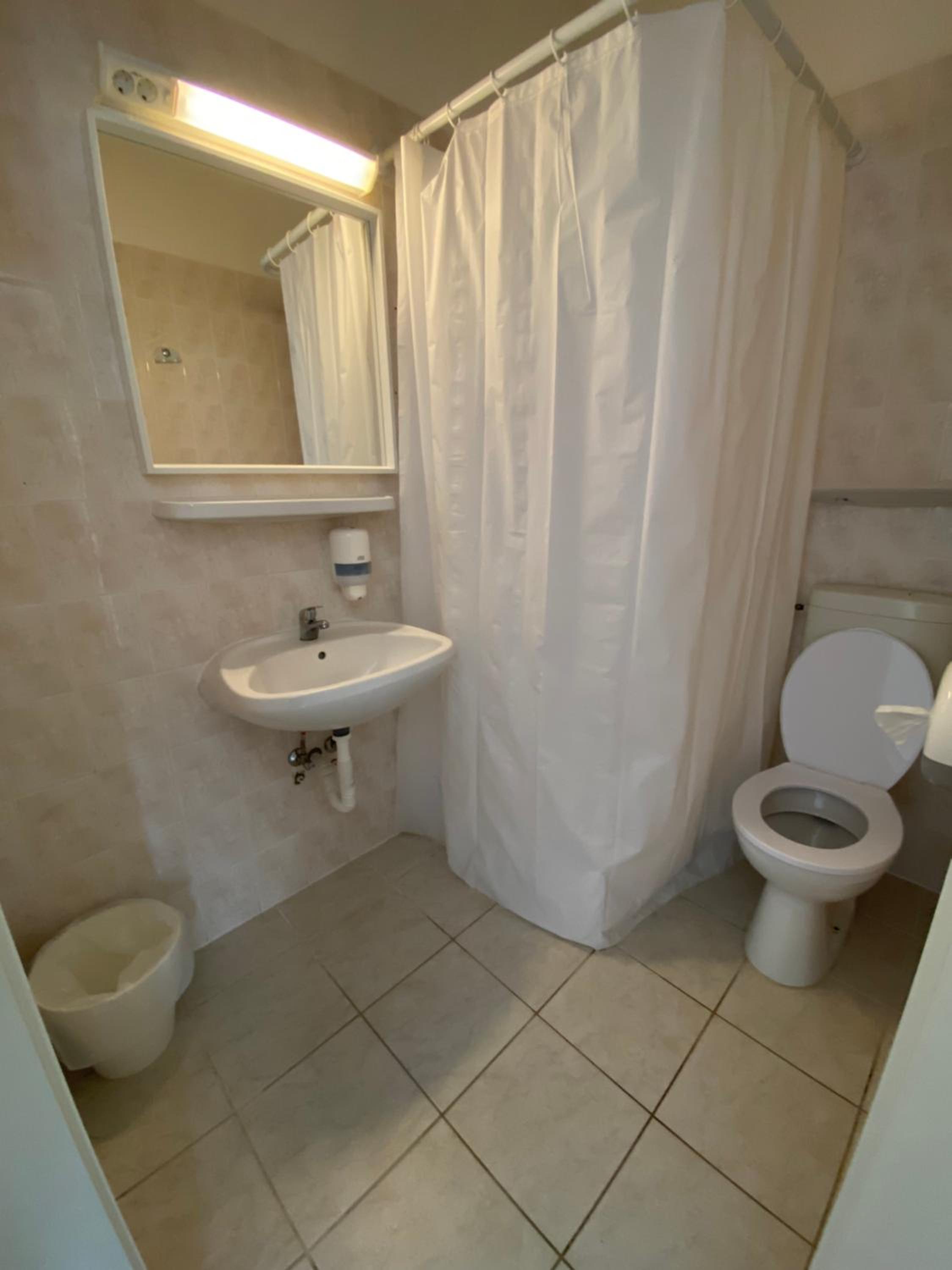 Standard Twin Room with Sofa - Photo 3