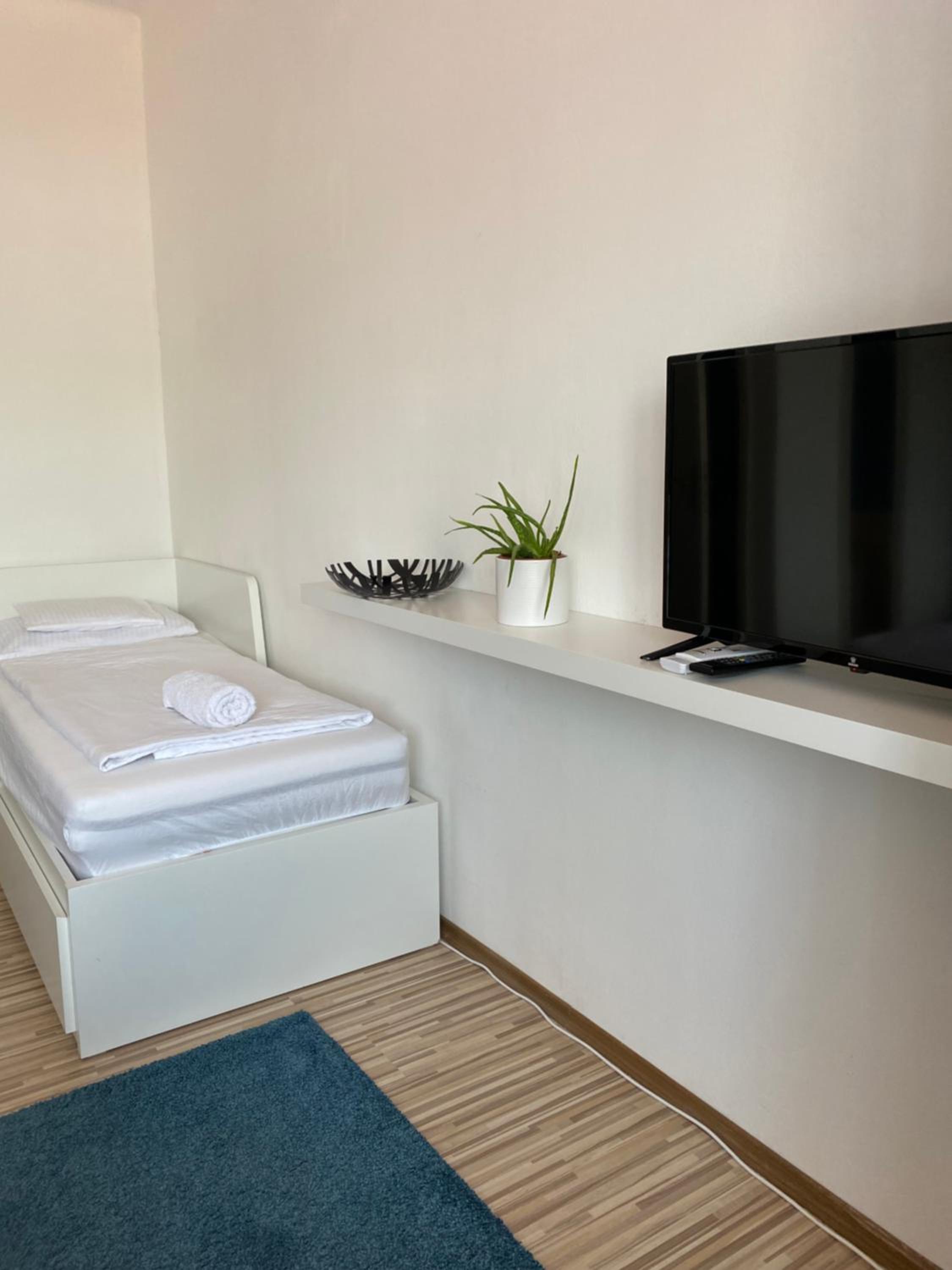 Standard Twin Room with Sofa photo 3