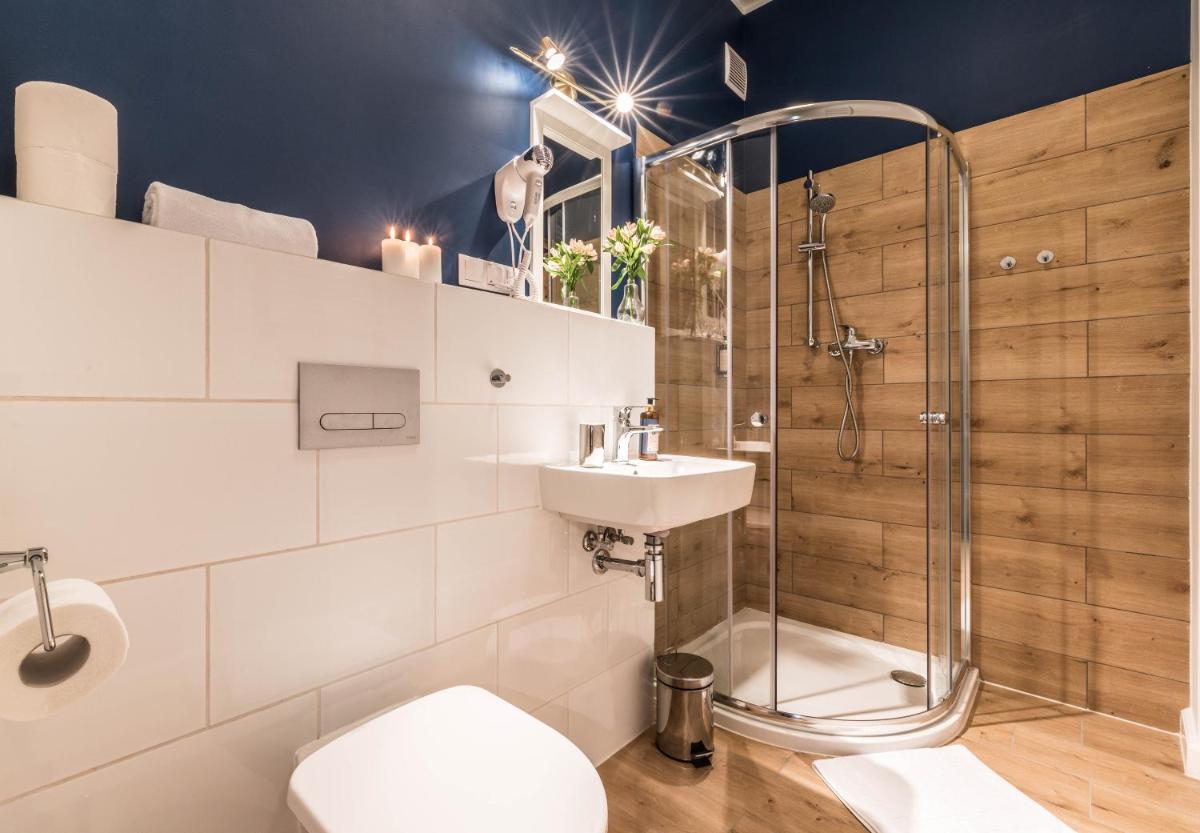 Budget Double Room - Photo 8